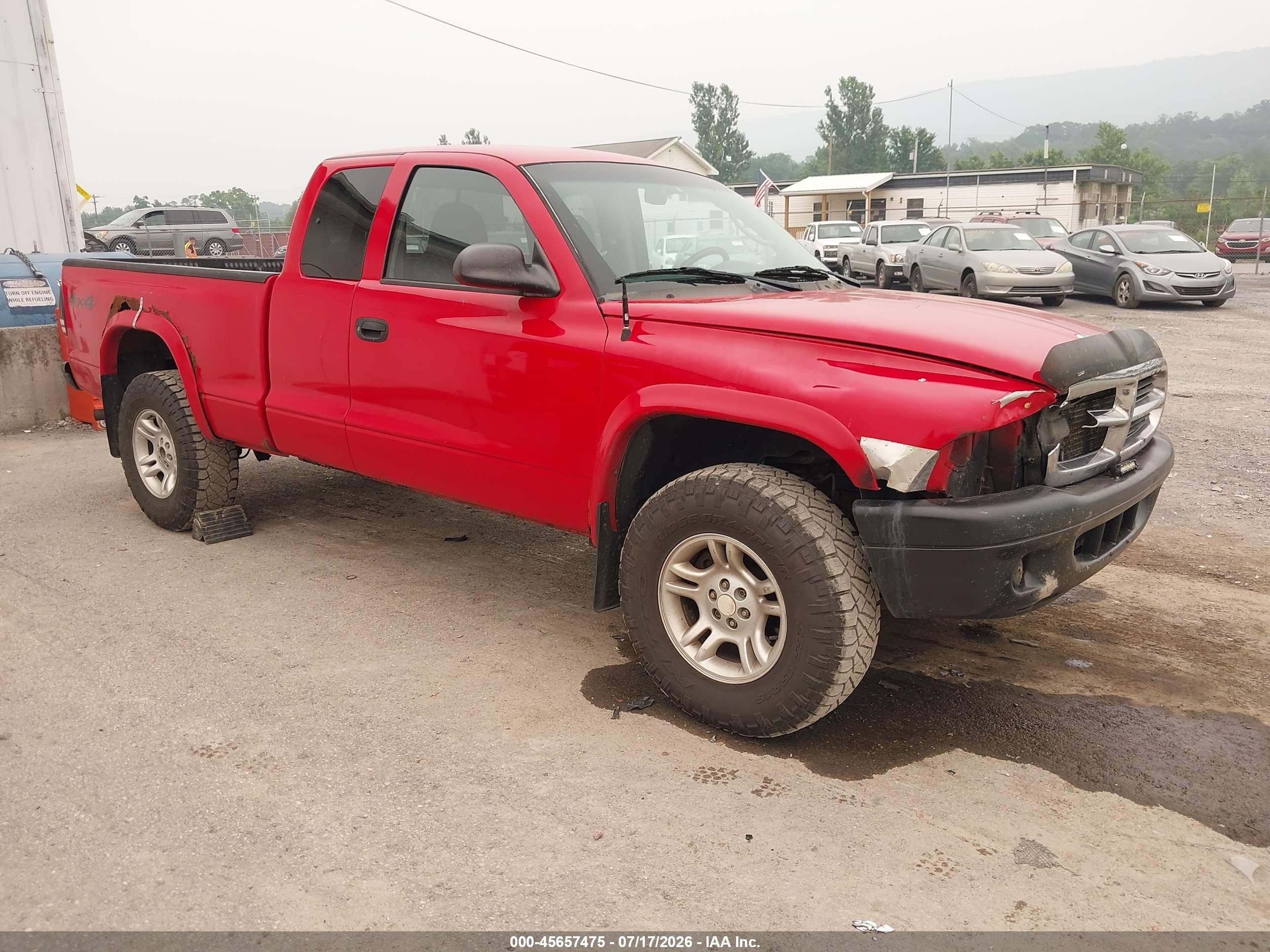2004 Dodge Dakota, VIN 1D7HG12K44S704608 — Front end