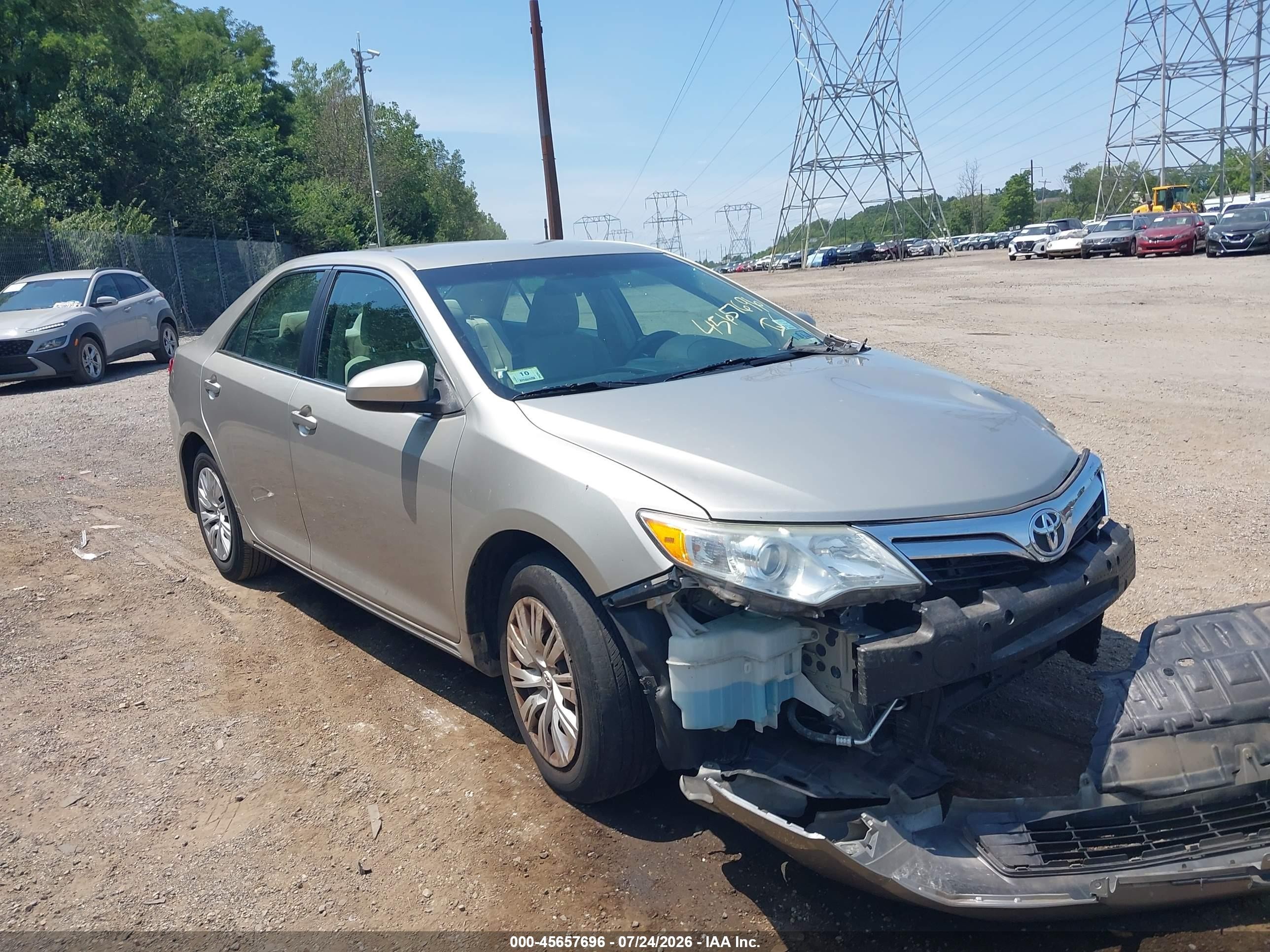2013 Toyota Camry LE, VIN 4T4BF1FKXDR336051 — Front end