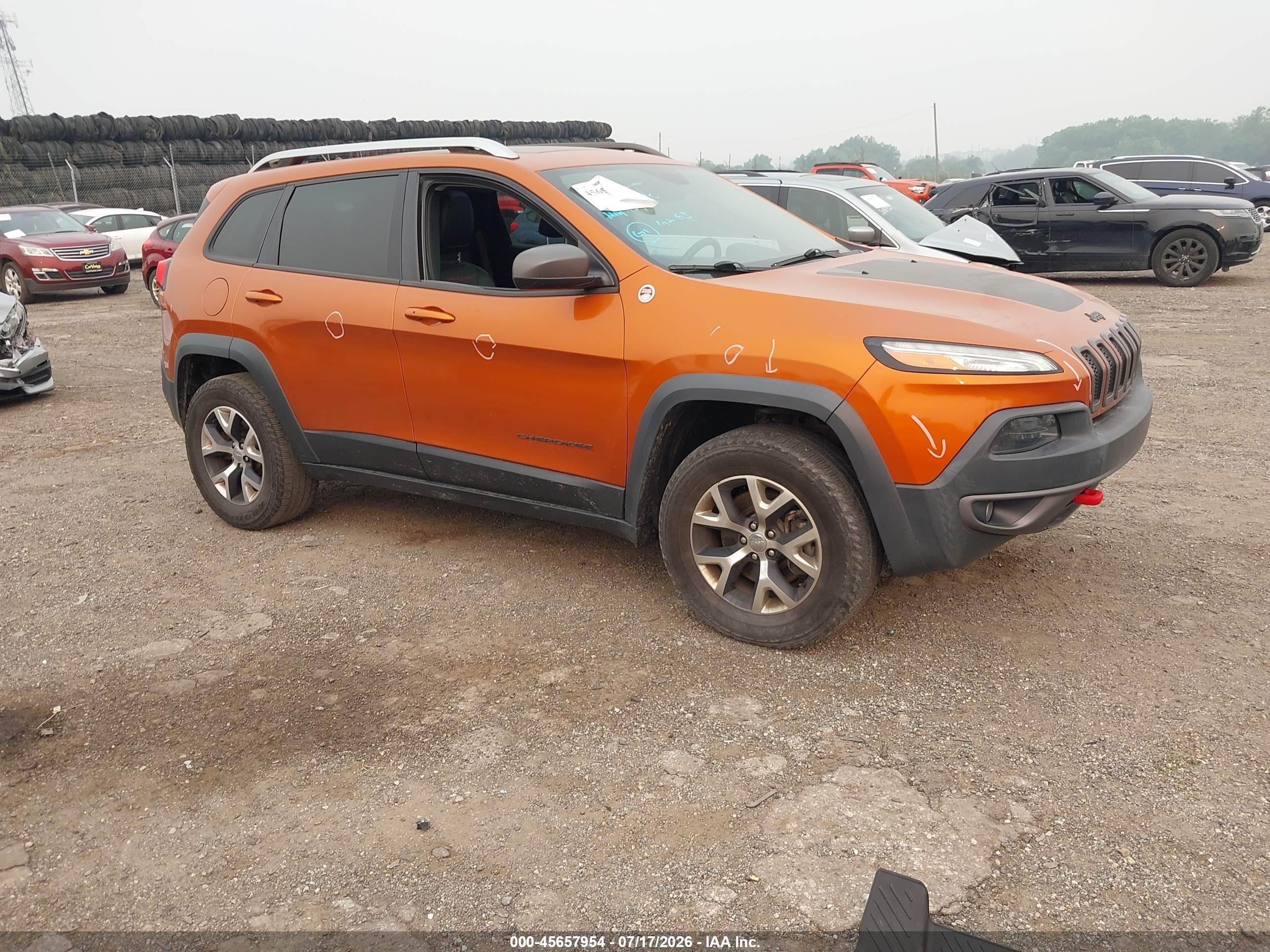 2015 Jeep Cherokee Trailhawk, VIN 1C4PJMBS3FW649749 — Перед