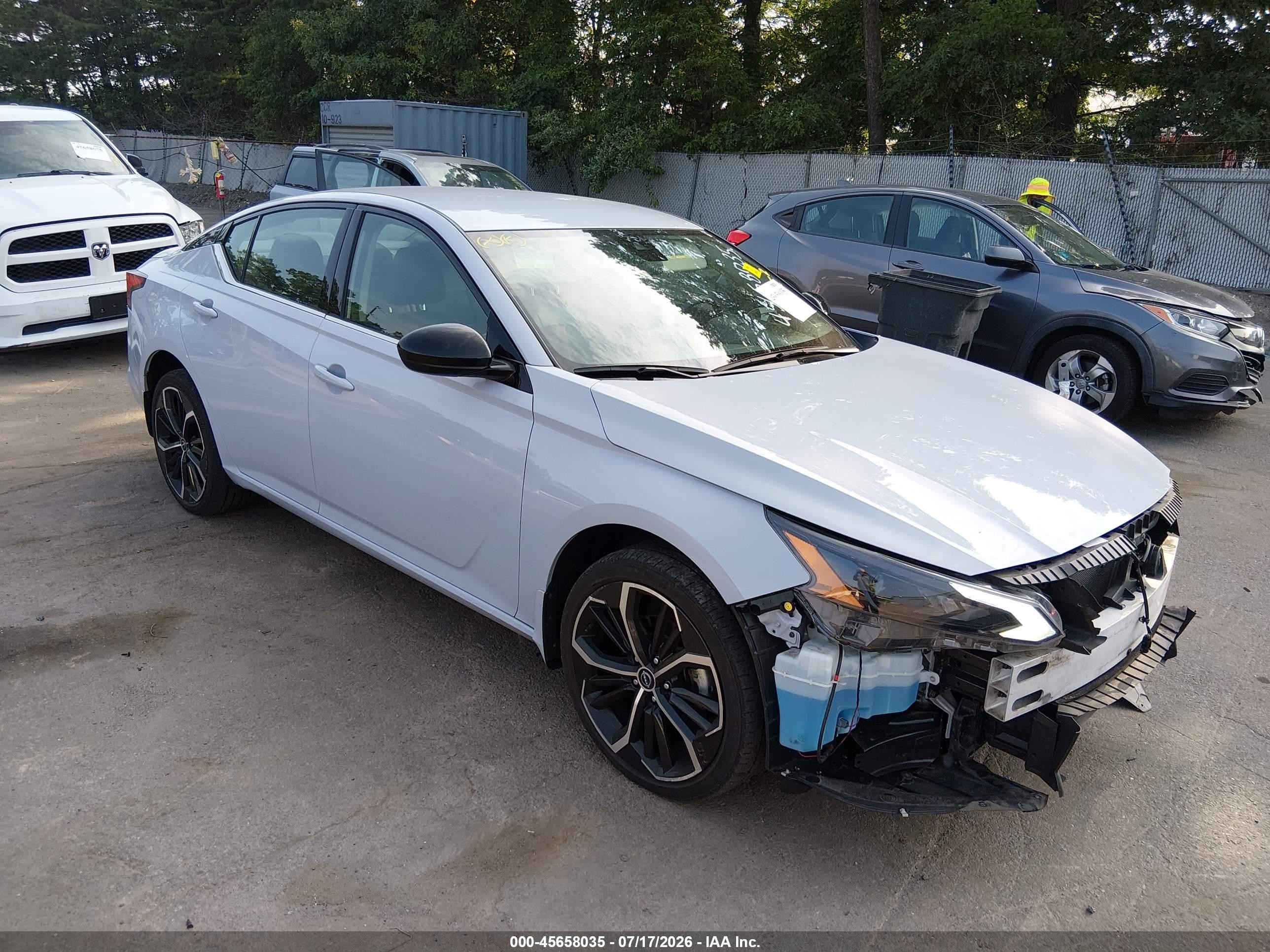 2023 Nissan Altima SR, VIN 1N4BL4CW6PN398647 — Перед