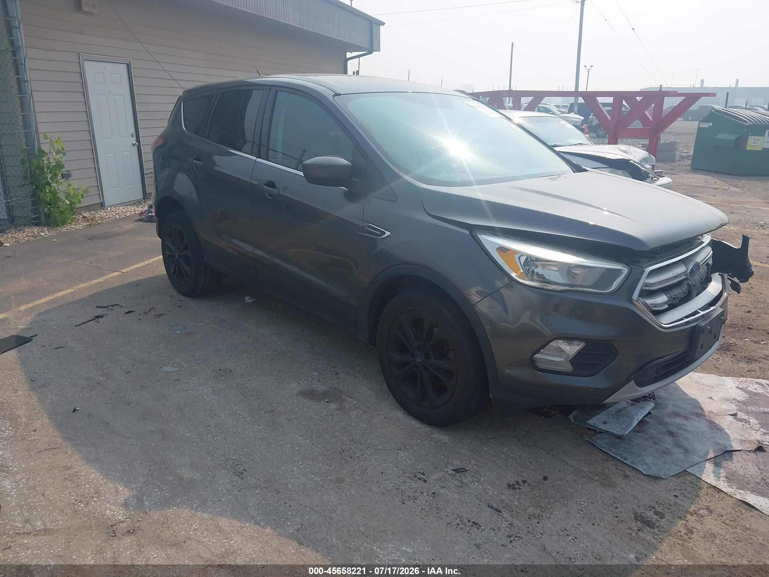 2017 Ford Escape SE, VIN 1FMCU0GD8HUA53572 — Front end