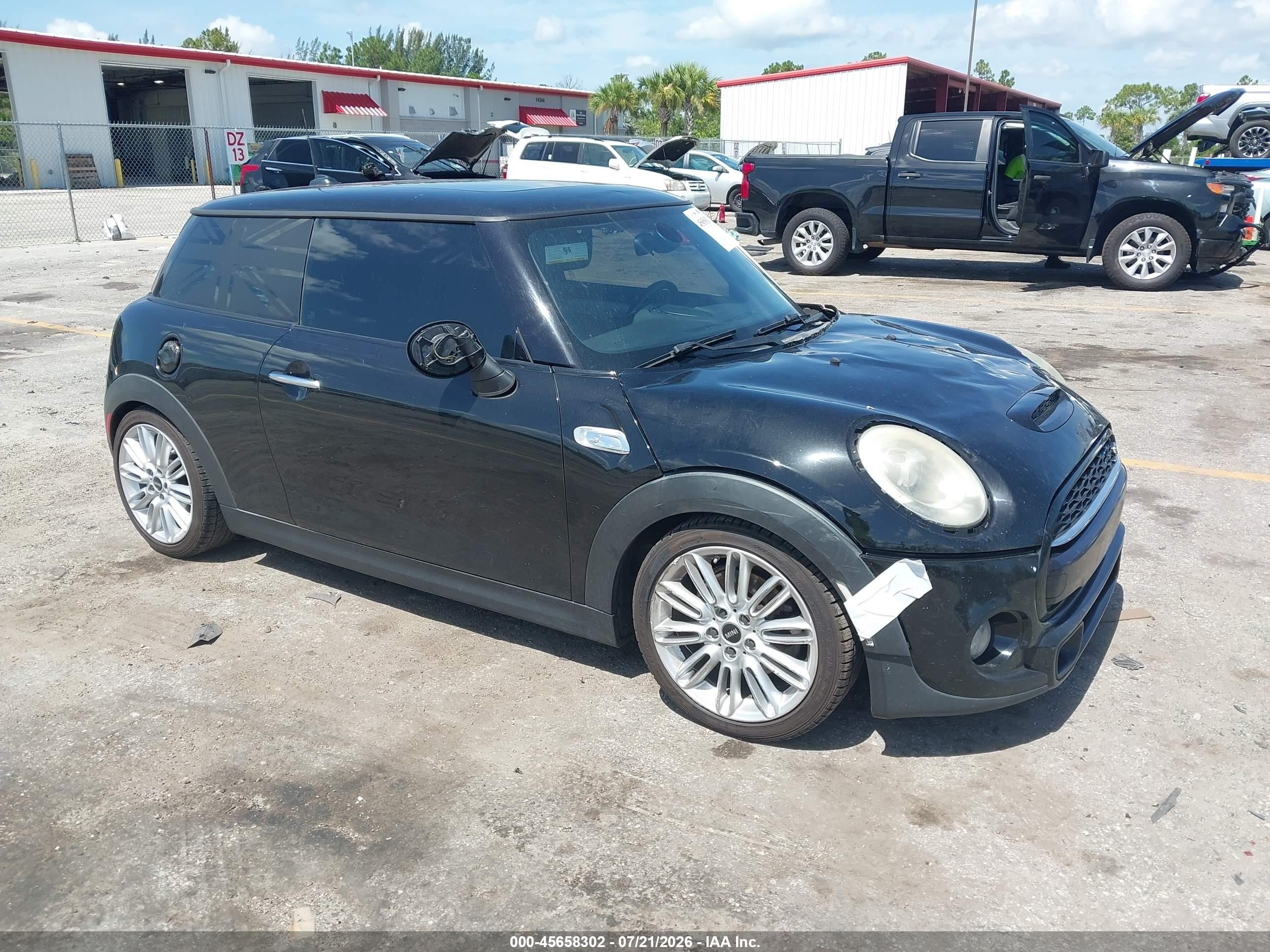2014 MINI Hardtop S, VIN WMWXM7C59ET970466 — Перед