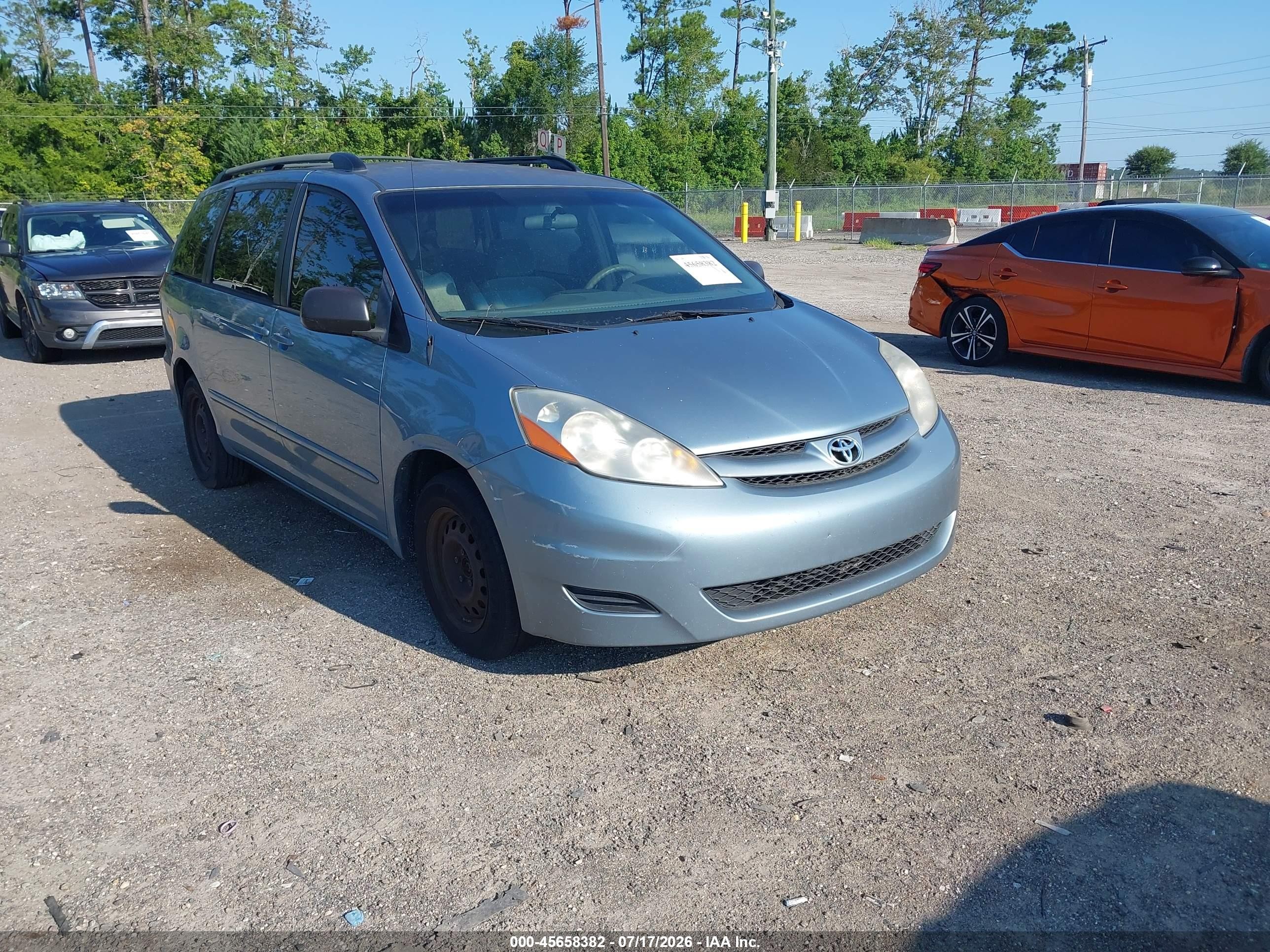 2007 Toyota Sienna LE, VIN 5TDZK23C97S023027 — Normal wear
