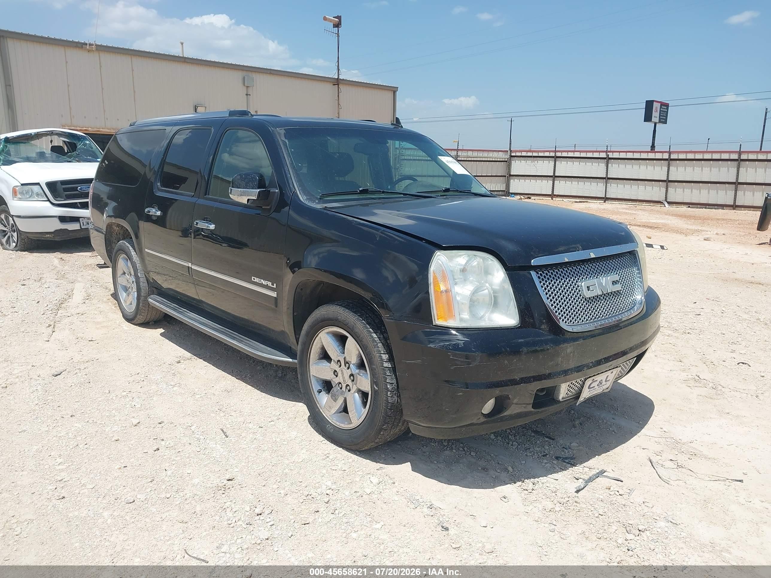 2011 GMC Yukon XL Denali, VIN 1GKS2MEF8BR203180 — Normal wear