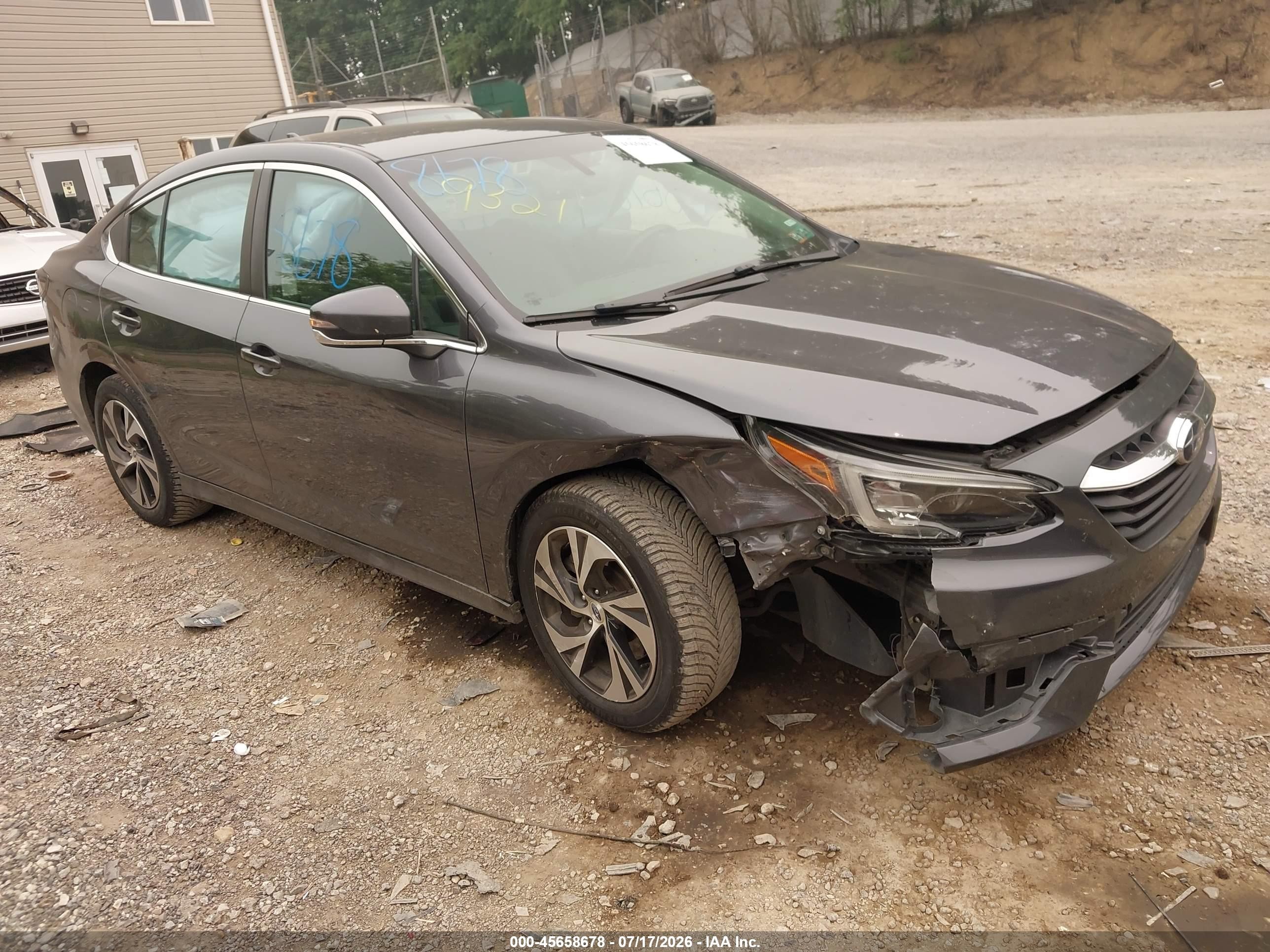 2020 Subaru Legacy Premium, VIN 4S3BWAC68L3009321 — Перед