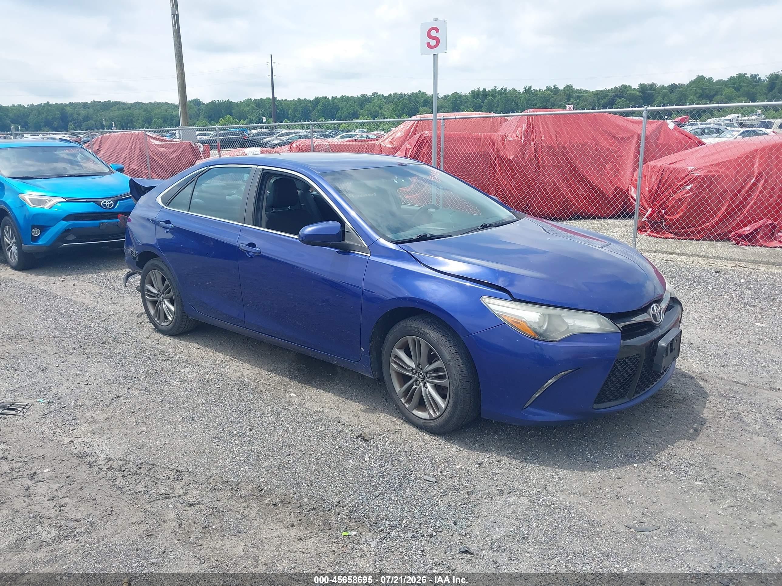 2016 Toyota Camry SE, VIN 4T1BF1FK2GU544486 — Rear end