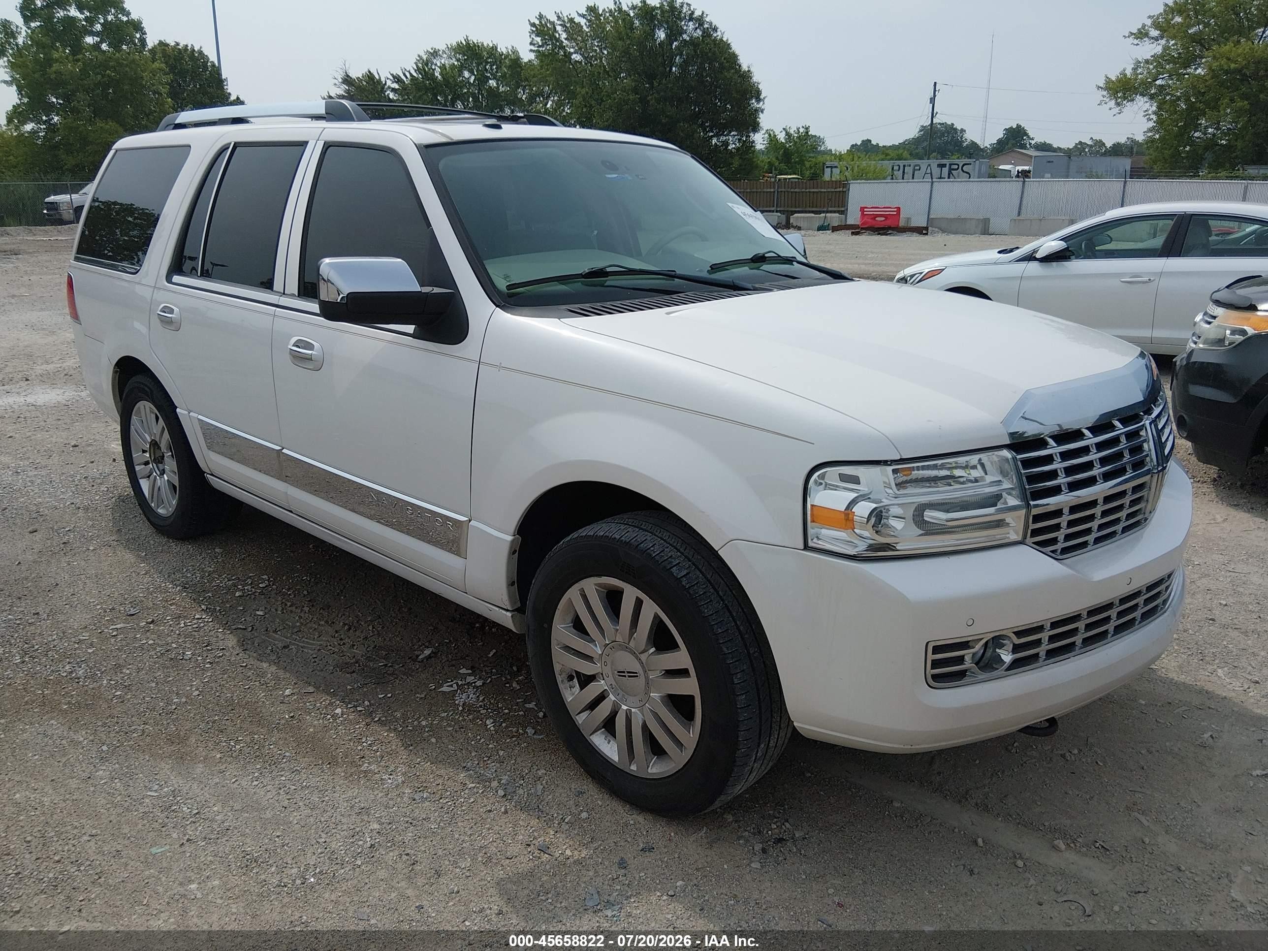 2011 Lincoln Navigator, VIN 5LMJJ2J53BEJ05234 — Normal wear