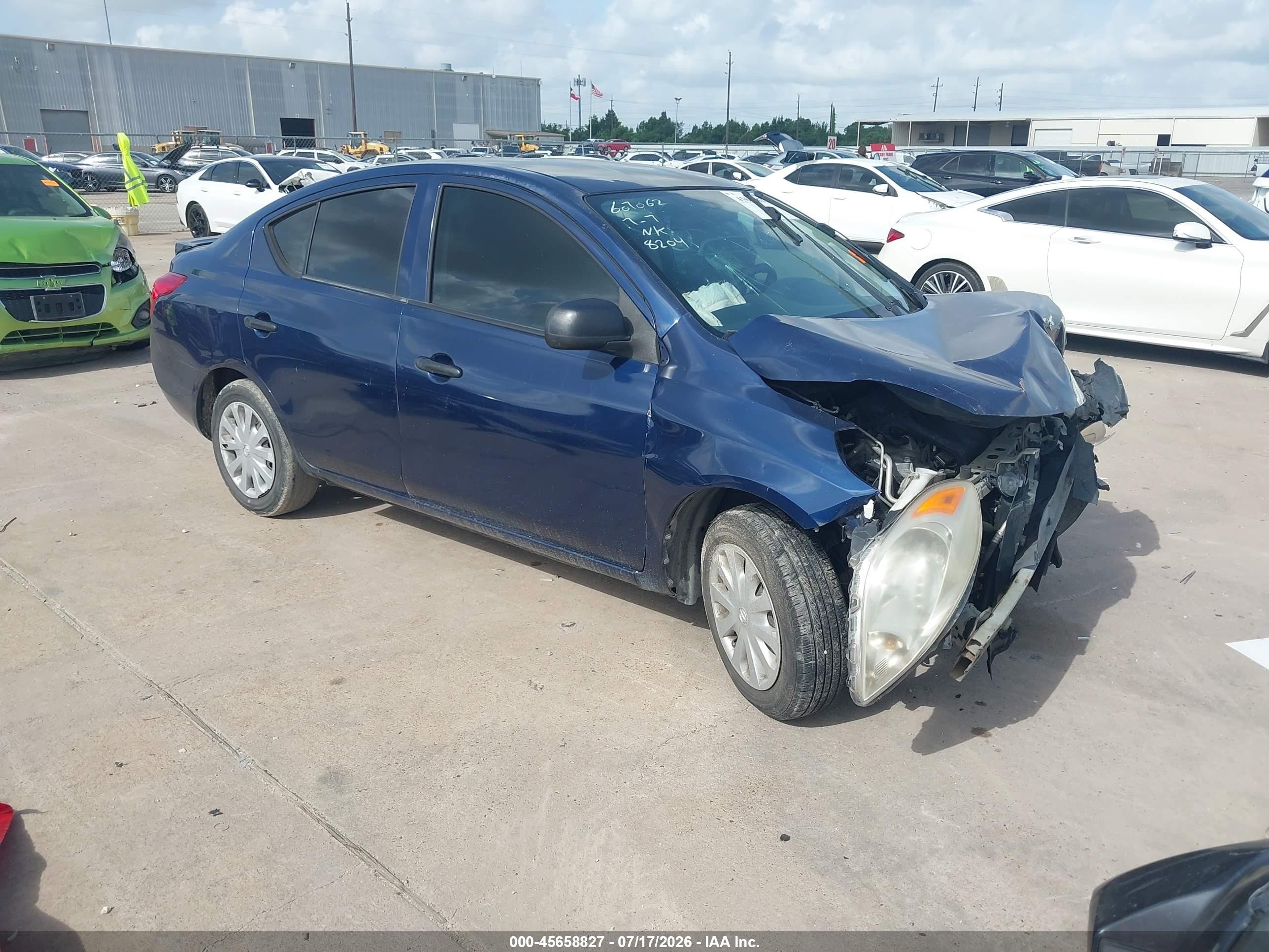 2014 Nissan Versa SV, VIN 3N1CN7AP3EL868204 — Front end