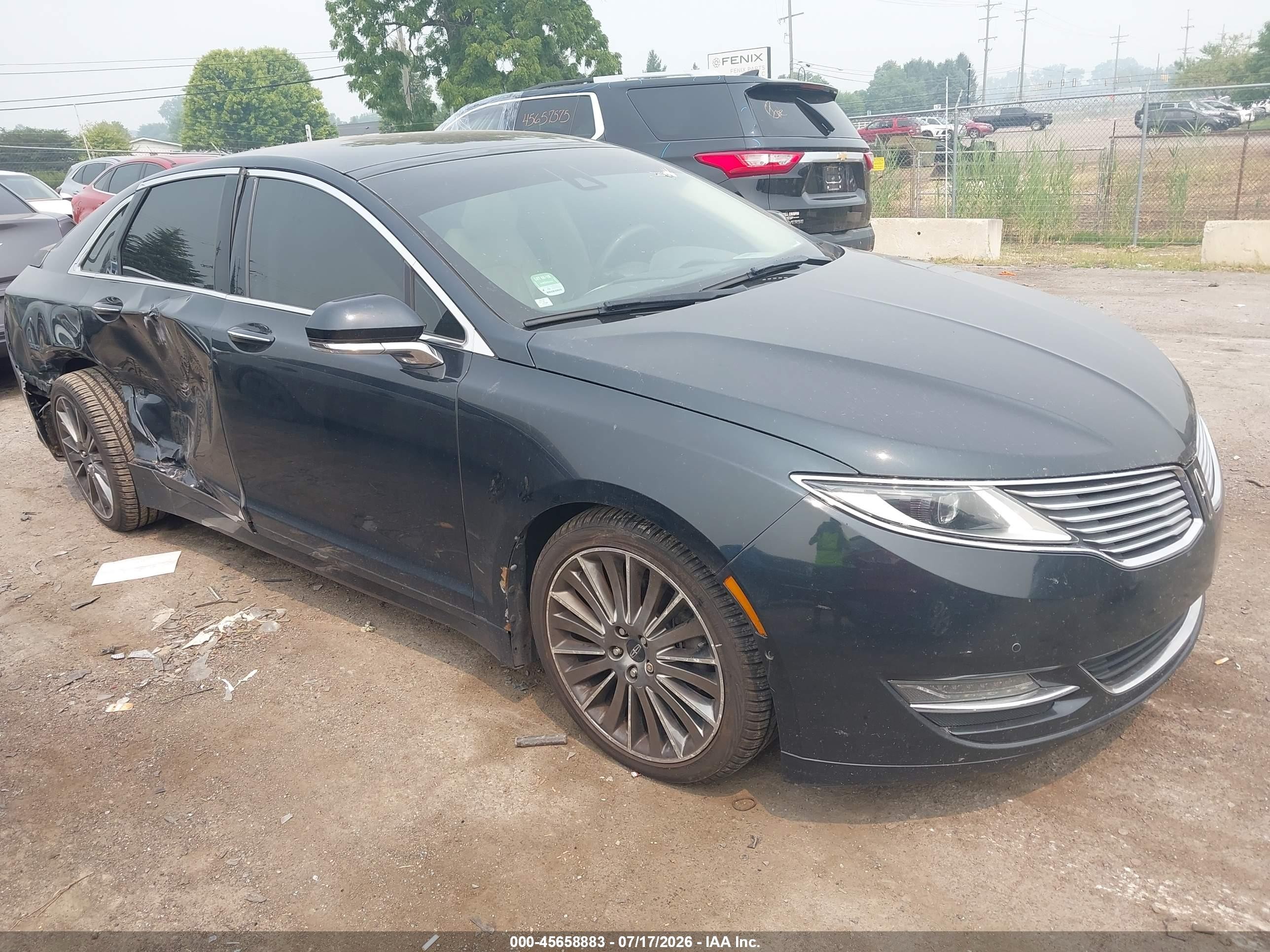2014 Lincoln MKZ, VIN 3LN6L2J91ER820181 — Side