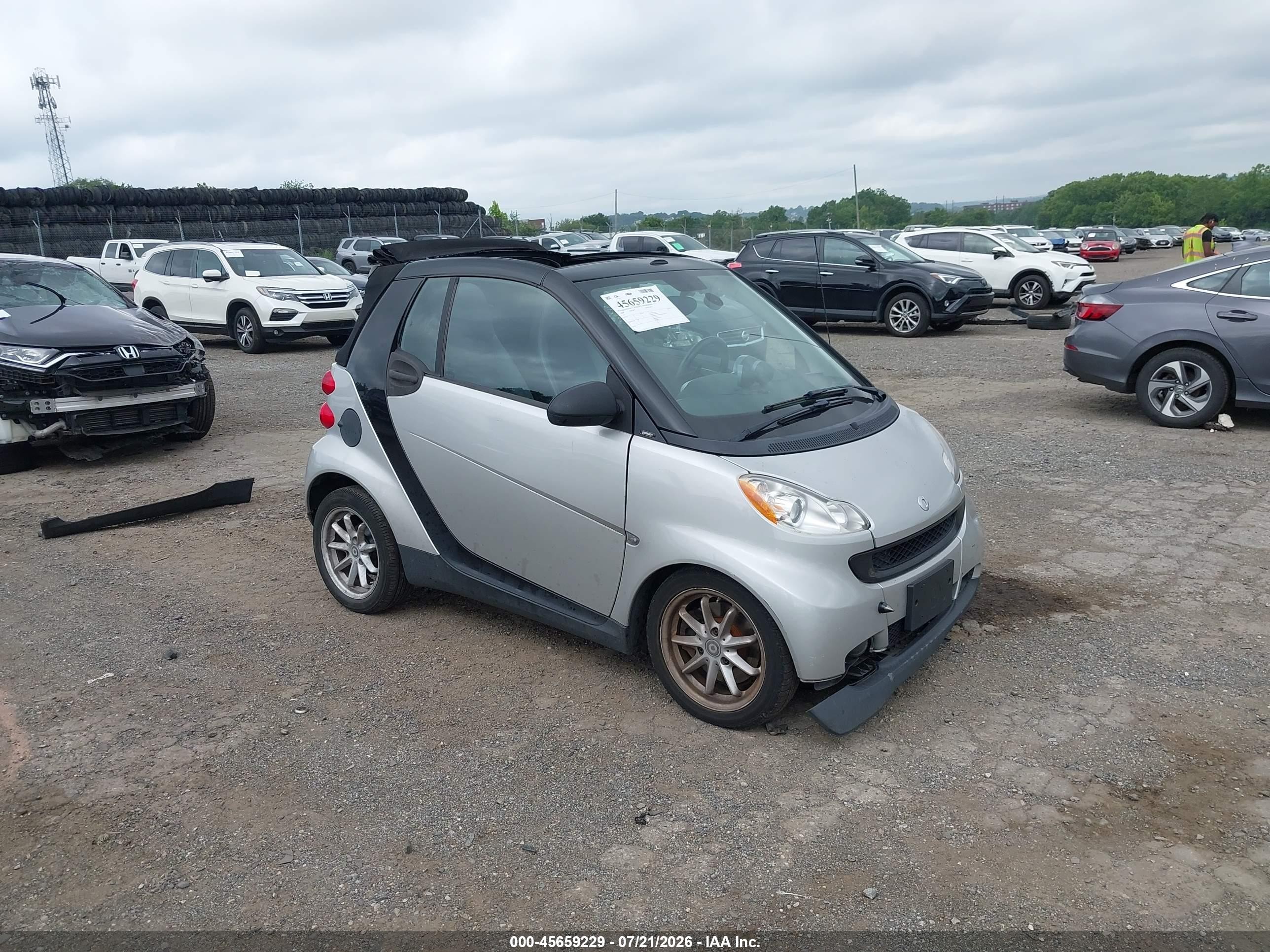 2008 Smart fortwo Passion, VIN WMEEK31X38K170058 — Front end