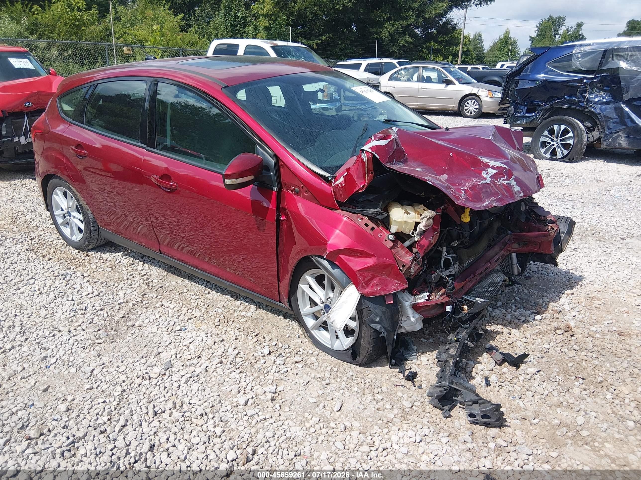2015 Ford Focus SE, VIN 1FADP3K21FL346911 — Front end