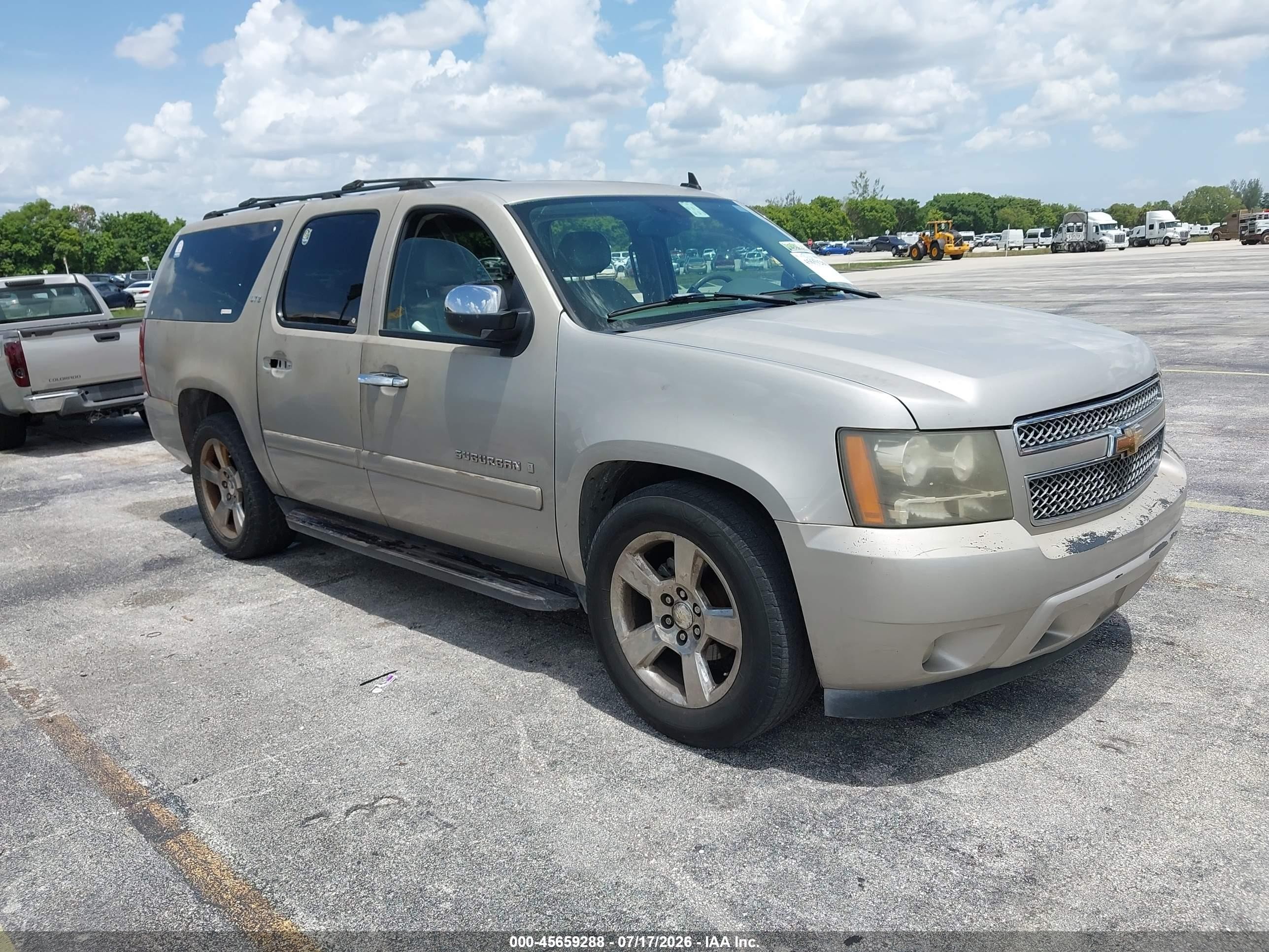 2007 Chevrolet Suburban LT, VIN 1GNFC16027R284758 — Normal wear