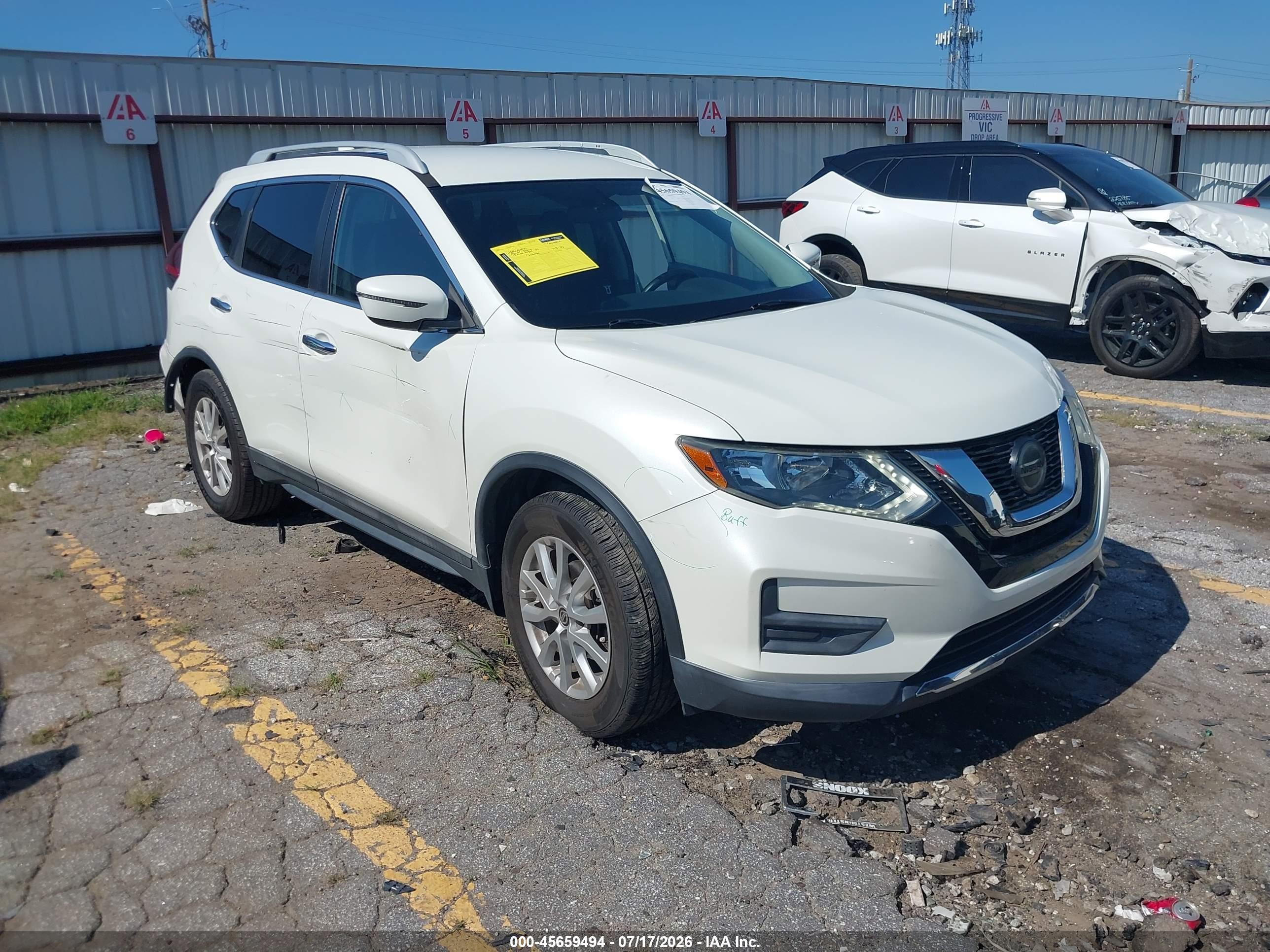 2018 Nissan Rogue SV, VIN 5N1AT2MT6JC814953 — Side