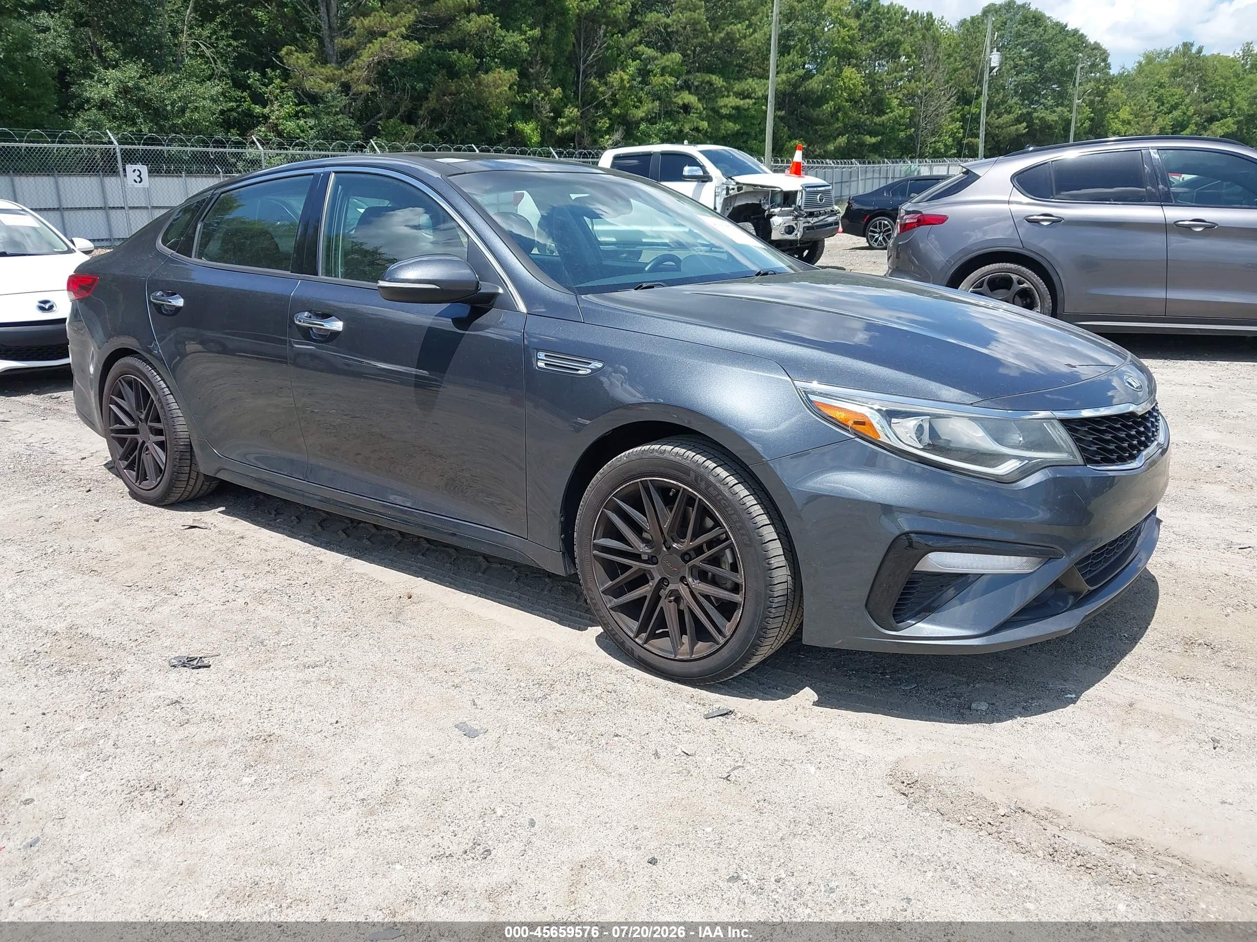 2019 Kia Optima LX, VIN 5XXGT4L30KG376542 — Rear end
