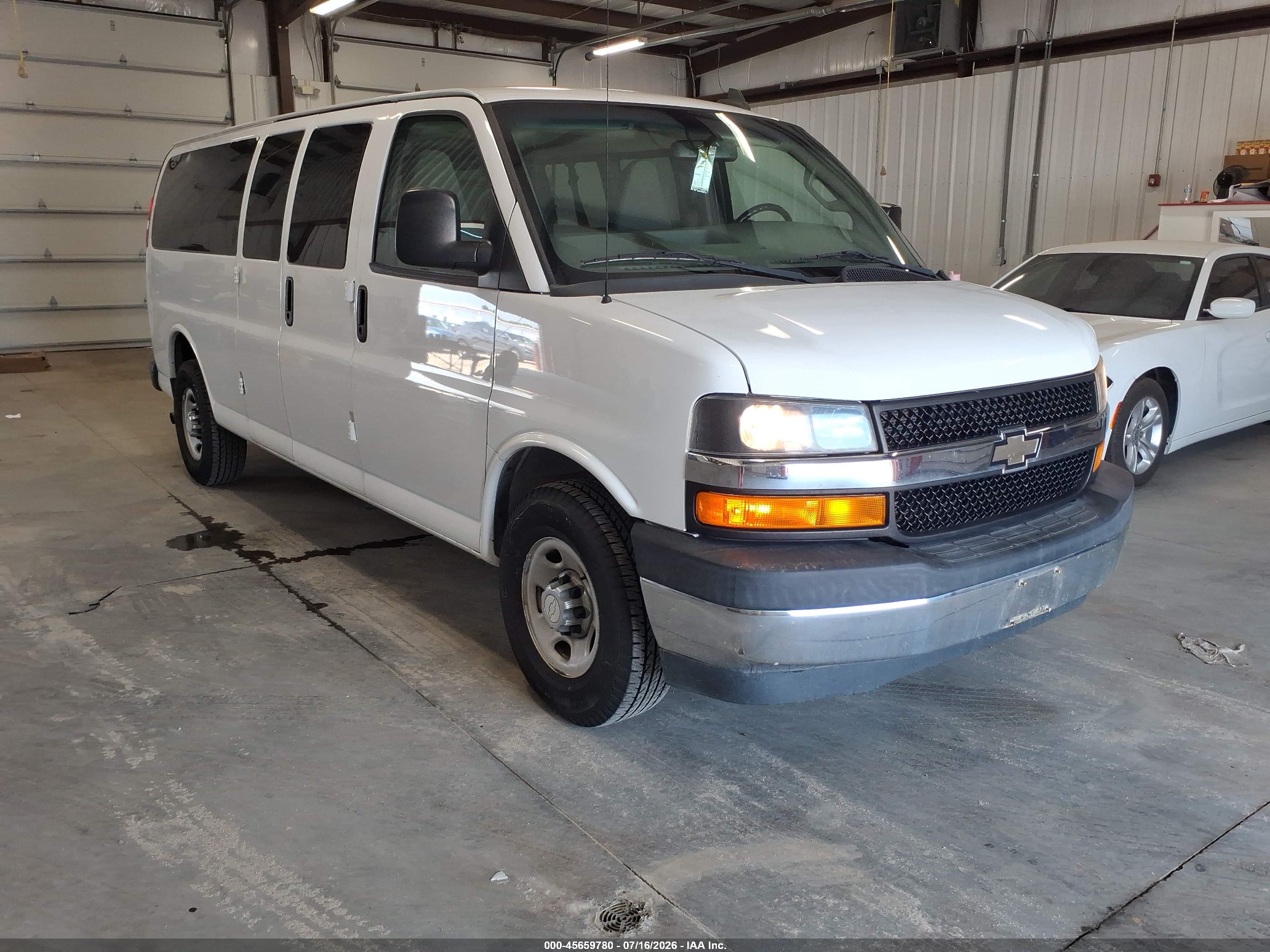 2017 Chevrolet Express Passenger LT, VIN 1GAZGPFG3H1289034 — Normal wear