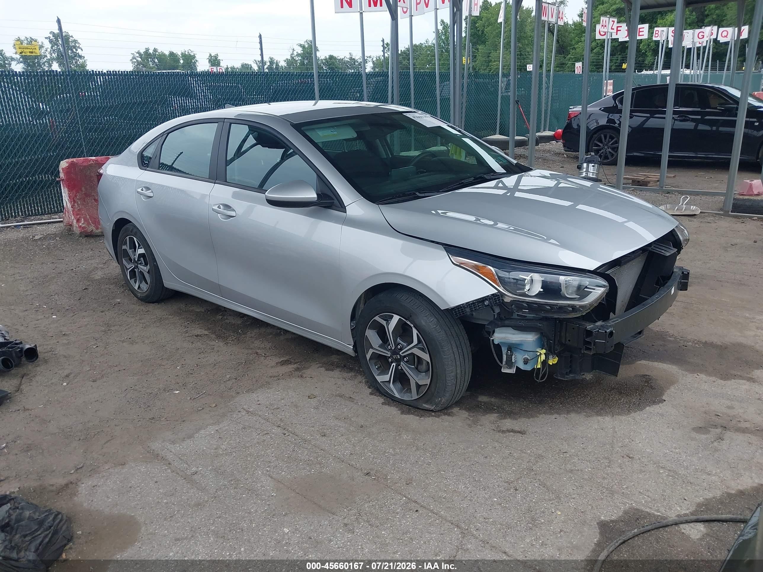 2021 Kia Forte LXS, VIN 3KPF24AD4ME326572 — Front end