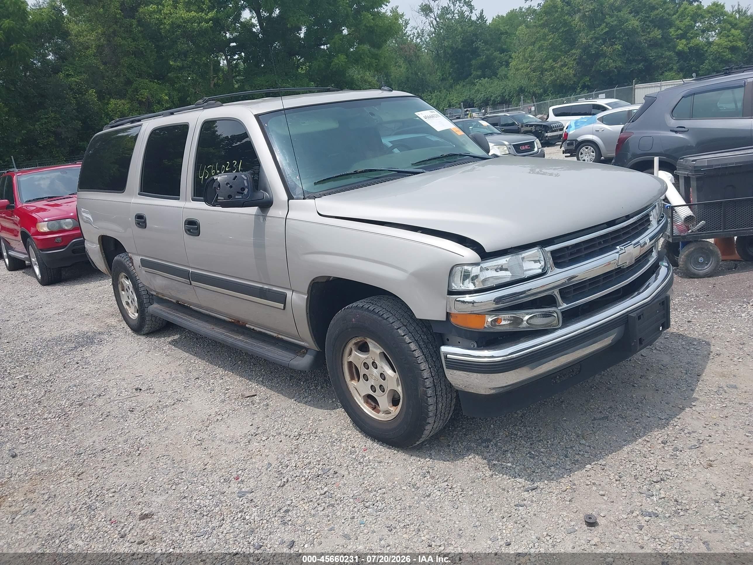 2005 Chevrolet Suburban LT, VIN 1GNEC16Z85J136152 — Front end