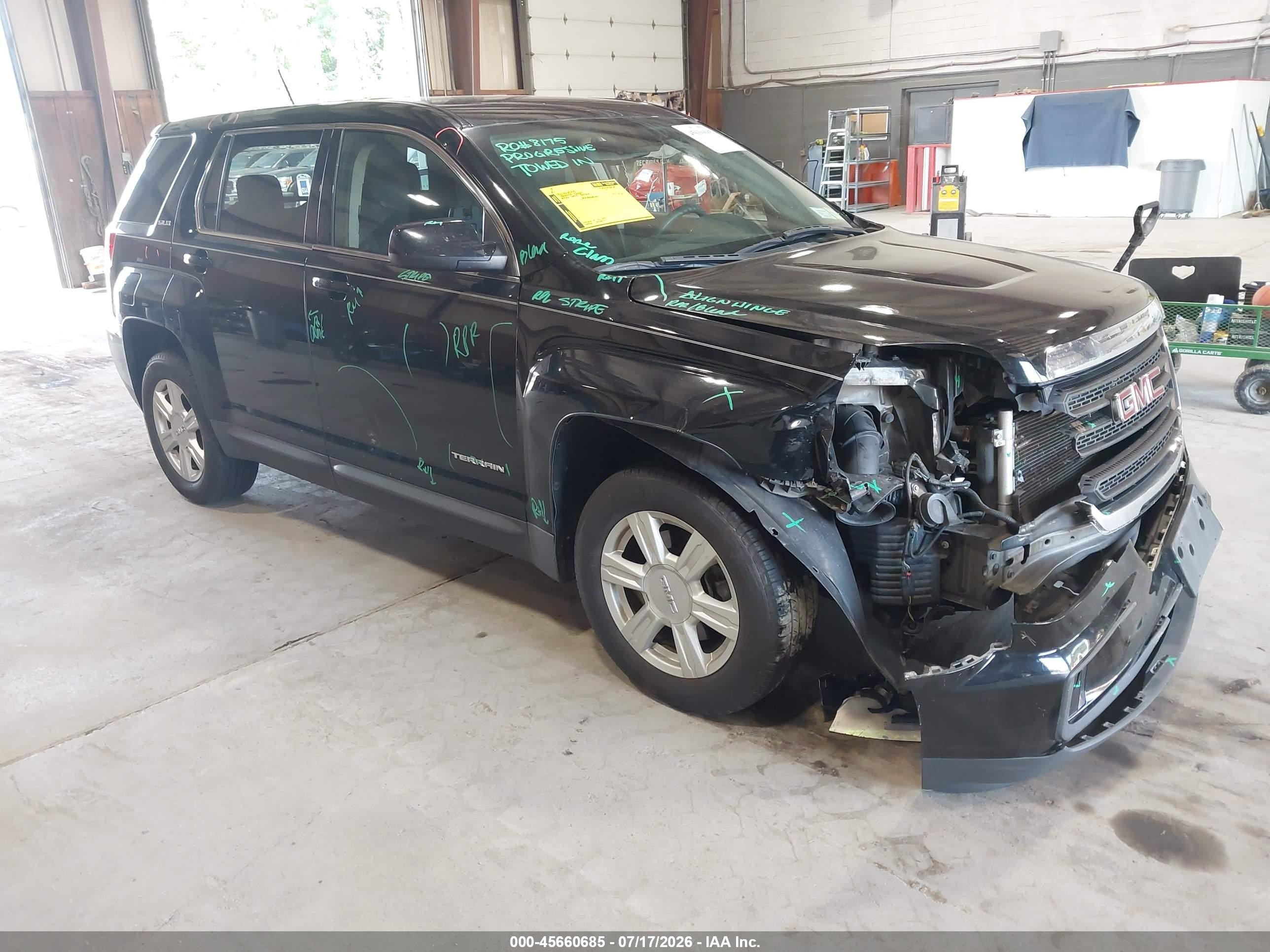 2016 GMC Terrain SLE, VIN 2GKALMEK6G6282941 — Front end