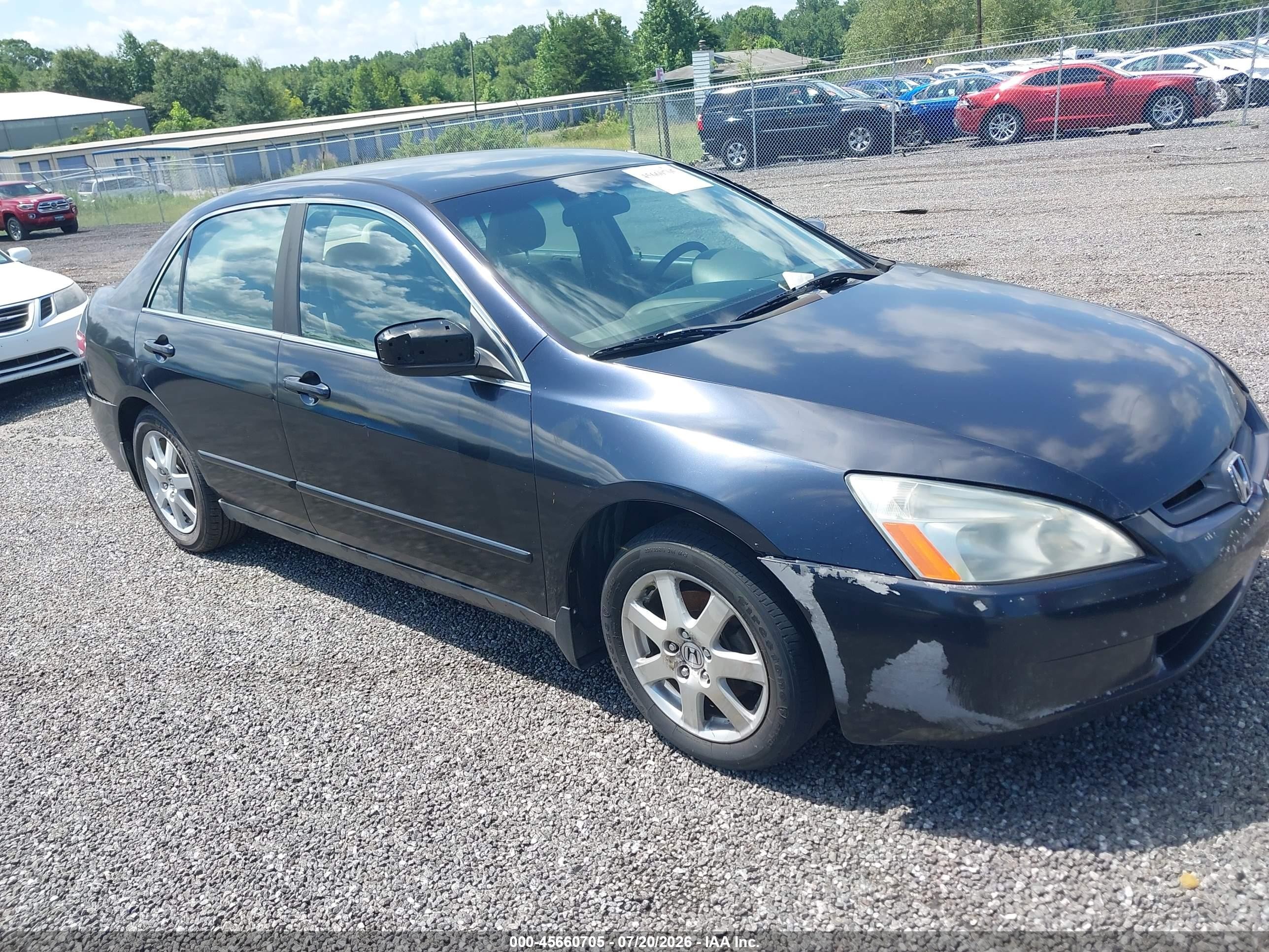 2004 Honda Accord LX, VIN 1HGCM56384A158927 — Перед