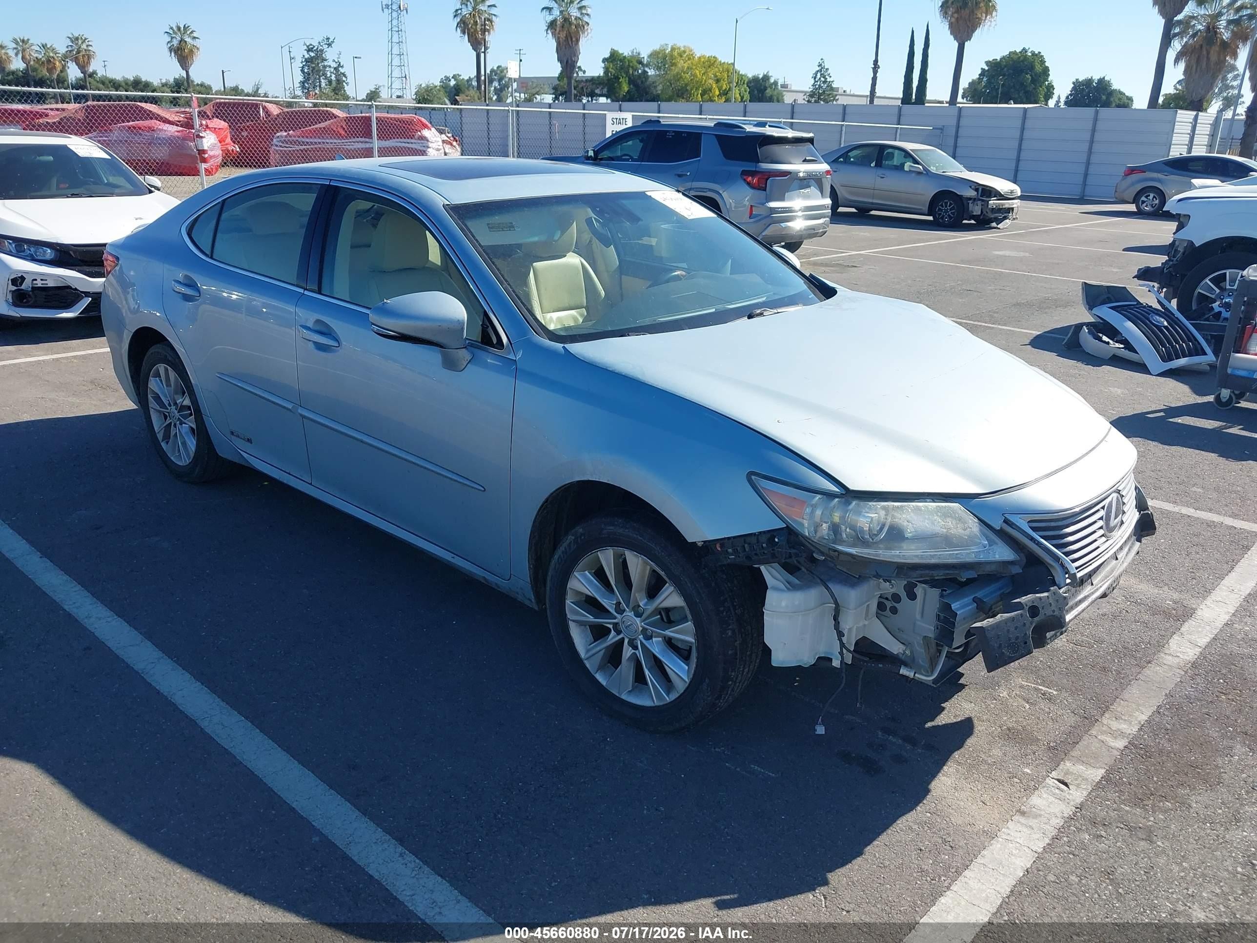 2013 Lexus ES 300h, VIN JTHBW1GG0D2031760 — Front end