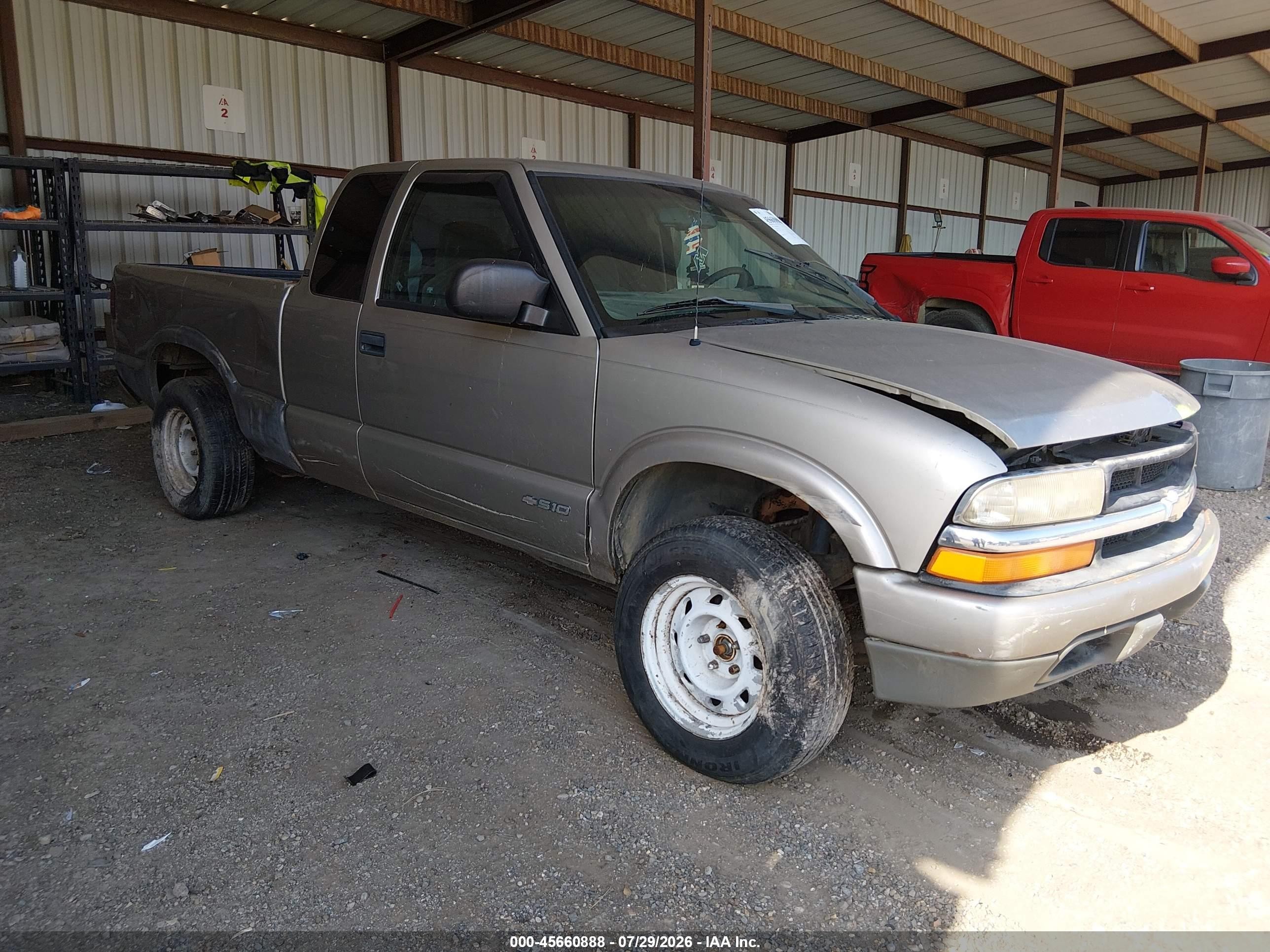 1999 Chevrolet S-10 LS, VIN 1GCDT19X1X8161435 — Normal wear