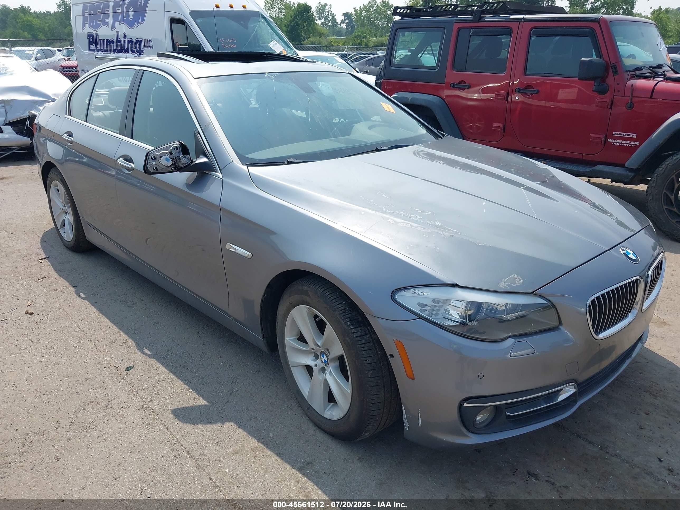 2013 BMW 5 Series 528i xDrive, VIN WBAXH5C52DD112032 — Крыша