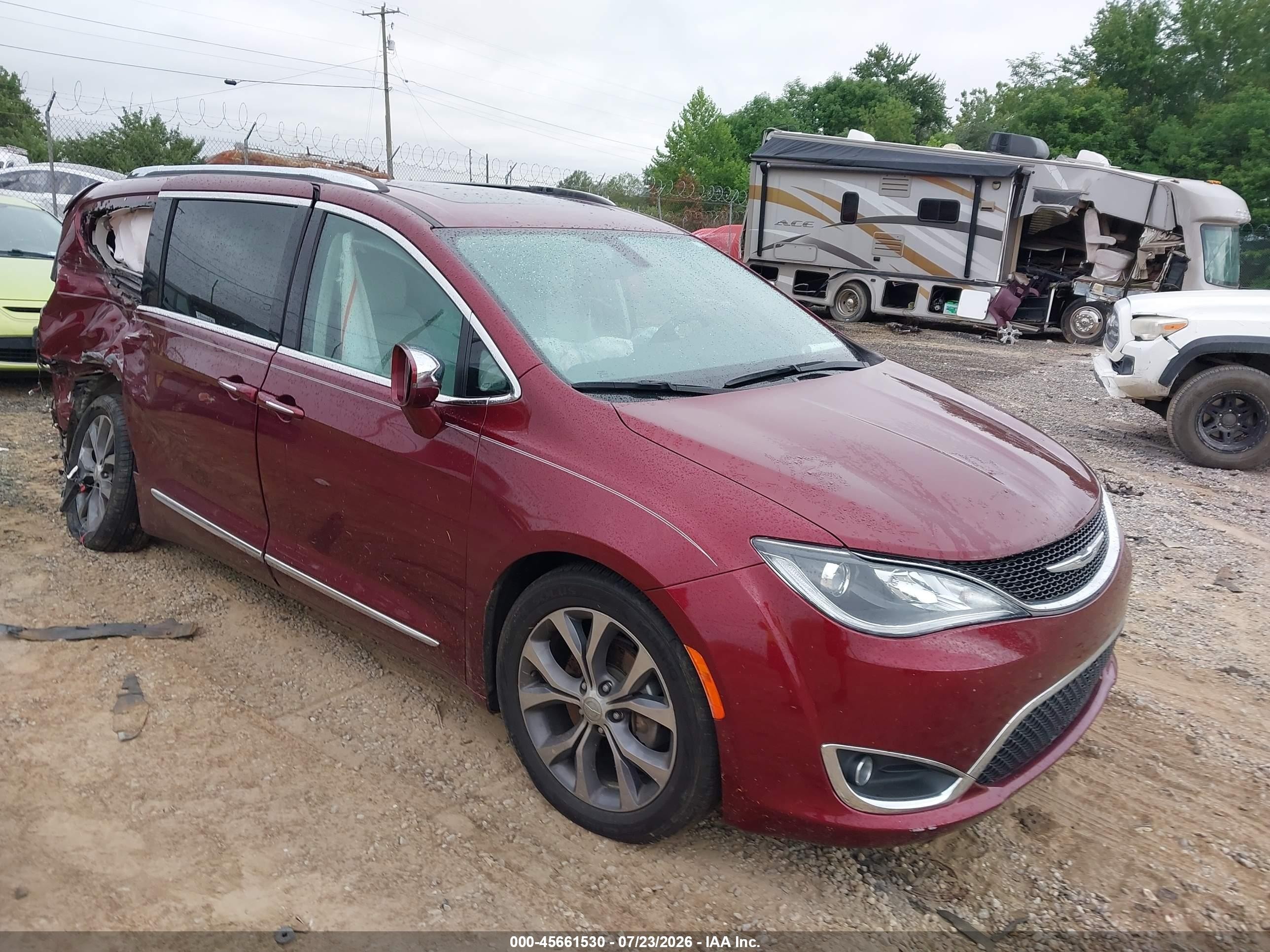 2017 Chrysler Pacifica Limited, VIN 2C4RC1GG0HR633400 — Side