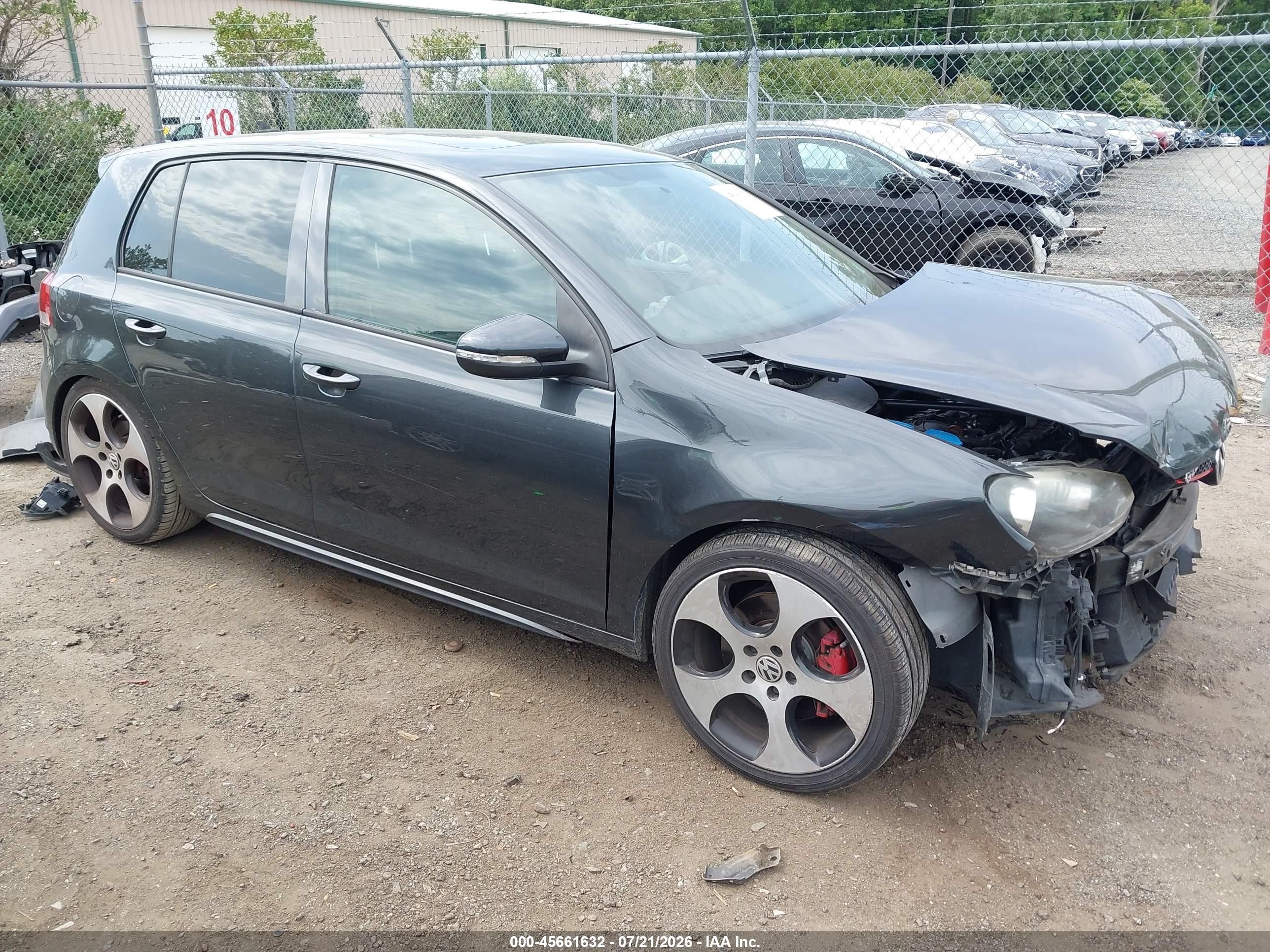 2011 Volkswagen Golf GTI, VIN WVWHV7AJ2BW021677 — Перед
