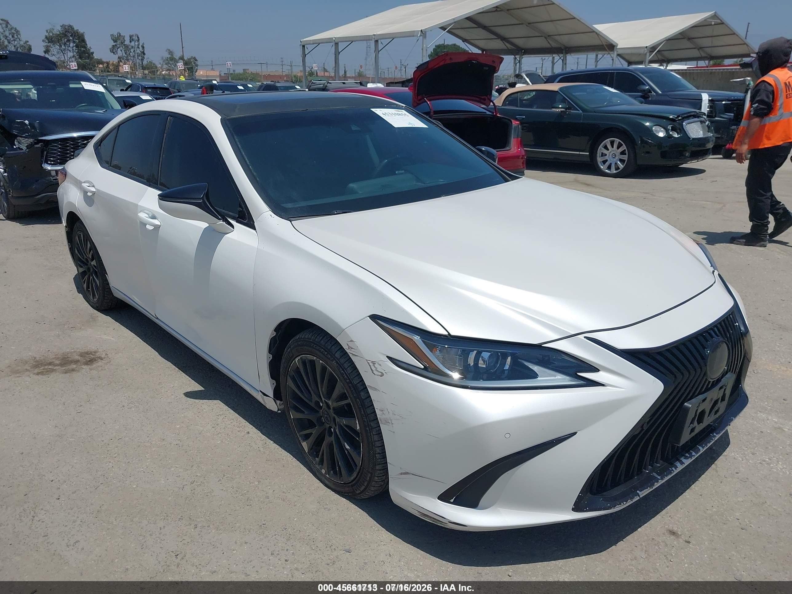 2021 Lexus ES 300h, VIN 58ADA1C13MU005088 — Front end