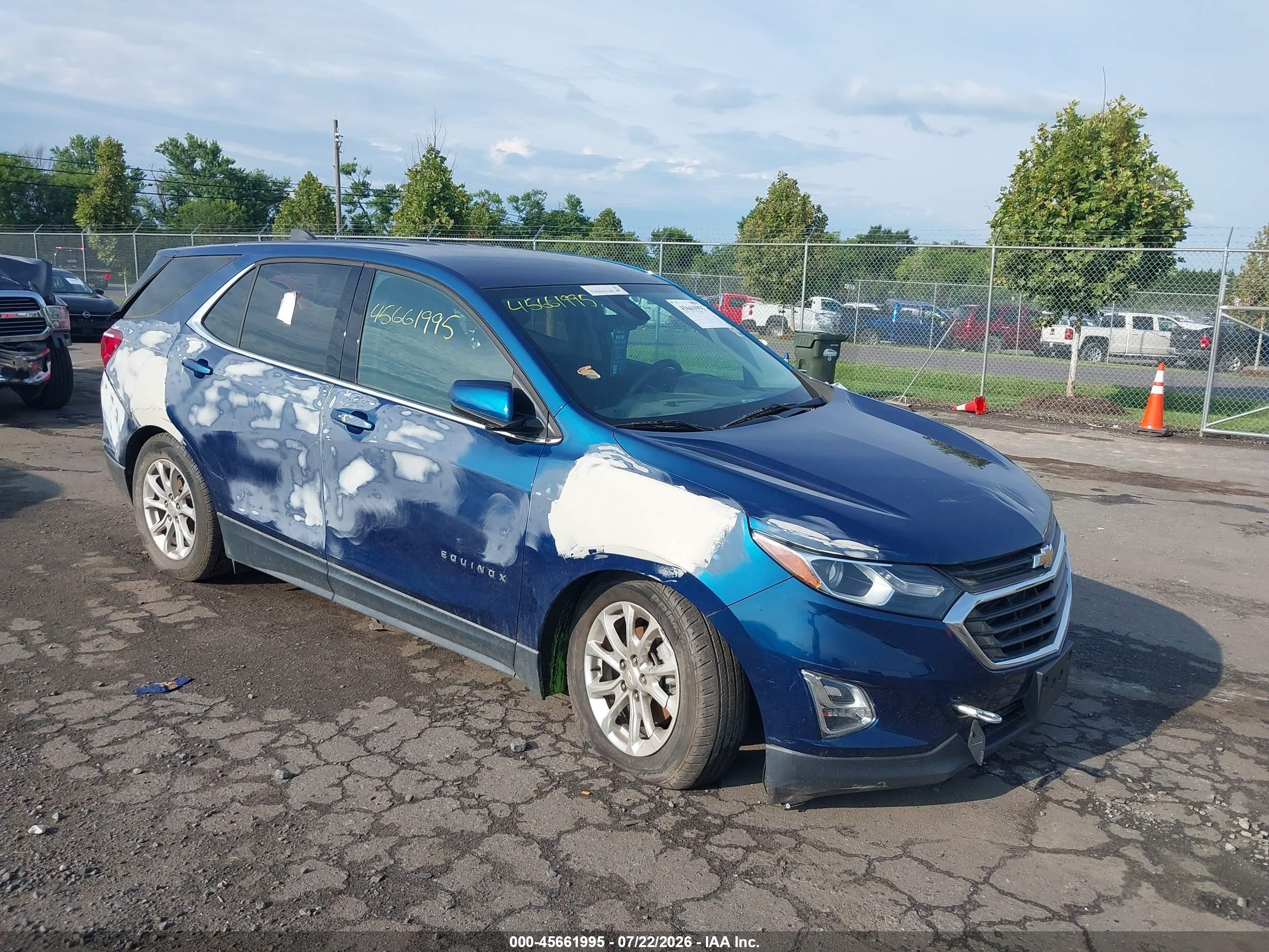 2020 Chevrolet Equinox LT, VIN 2GNAXUEV7L6152565 — Rear end