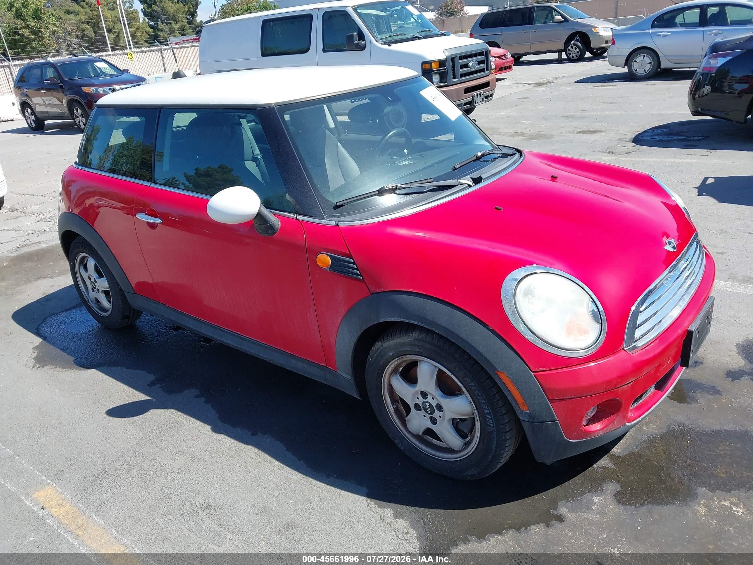 2009 MINI Hardtop, VIN WMWMF33559TW72136 — Normal wear