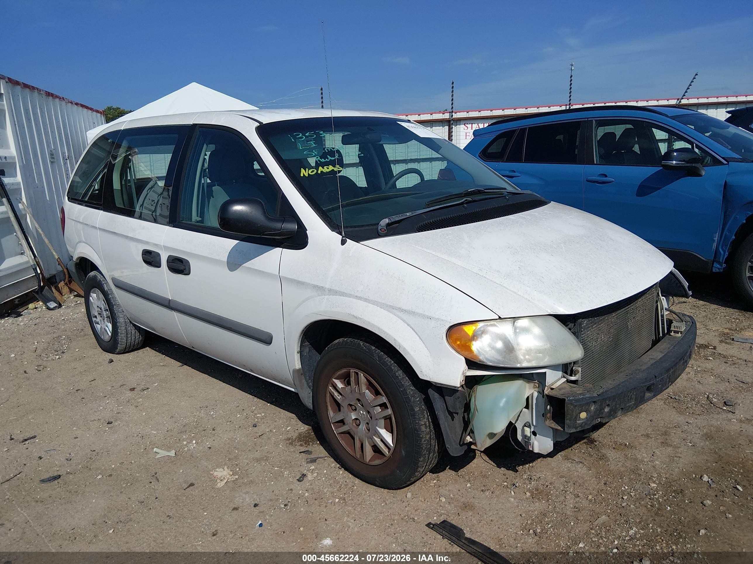 2007 Dodge Caravan SE, VIN 1D4GP25E07B247594 — Перед