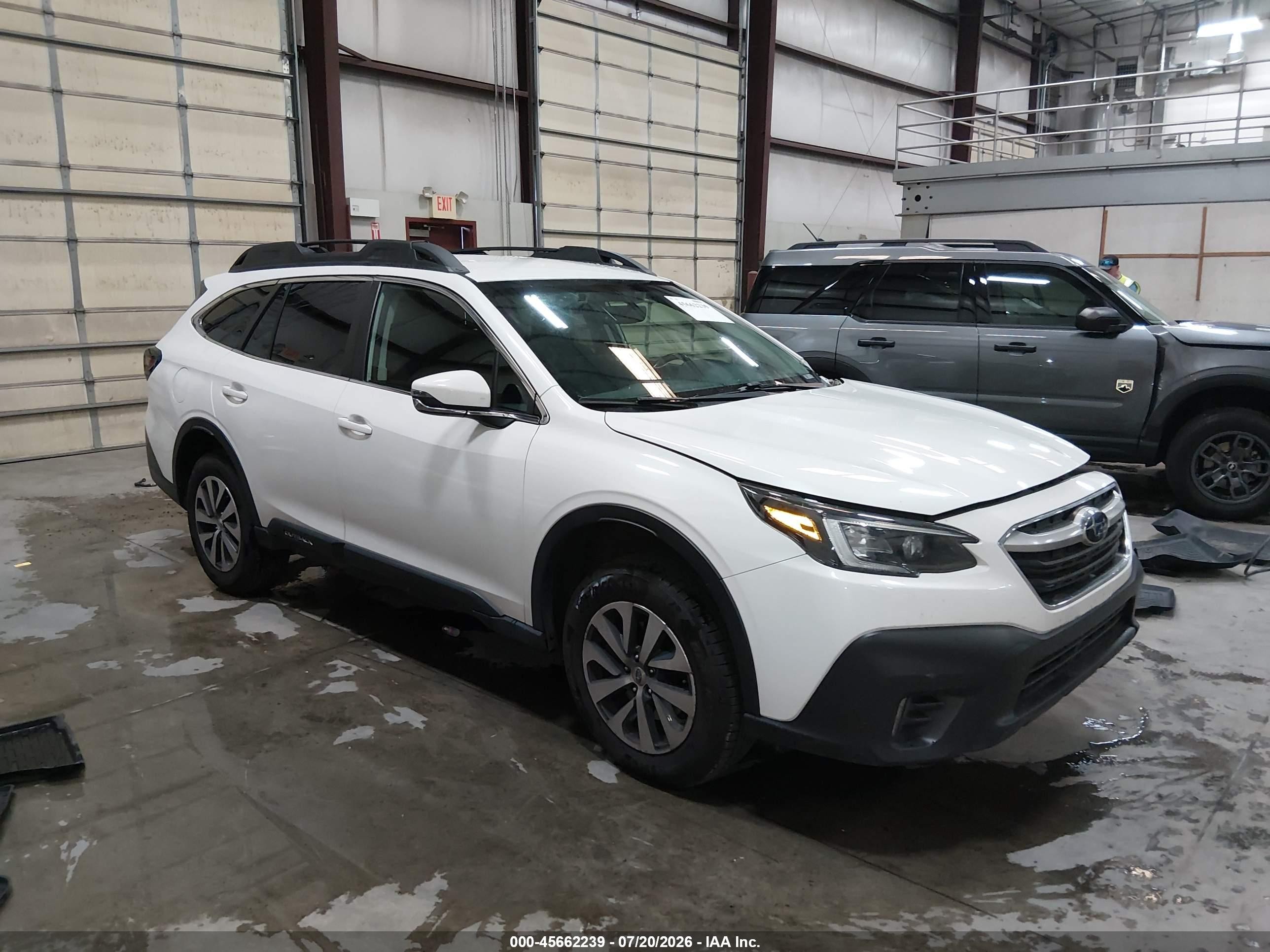 2021 Subaru Outback Premium, VIN 4S4BTADC1M3151018 — Перед