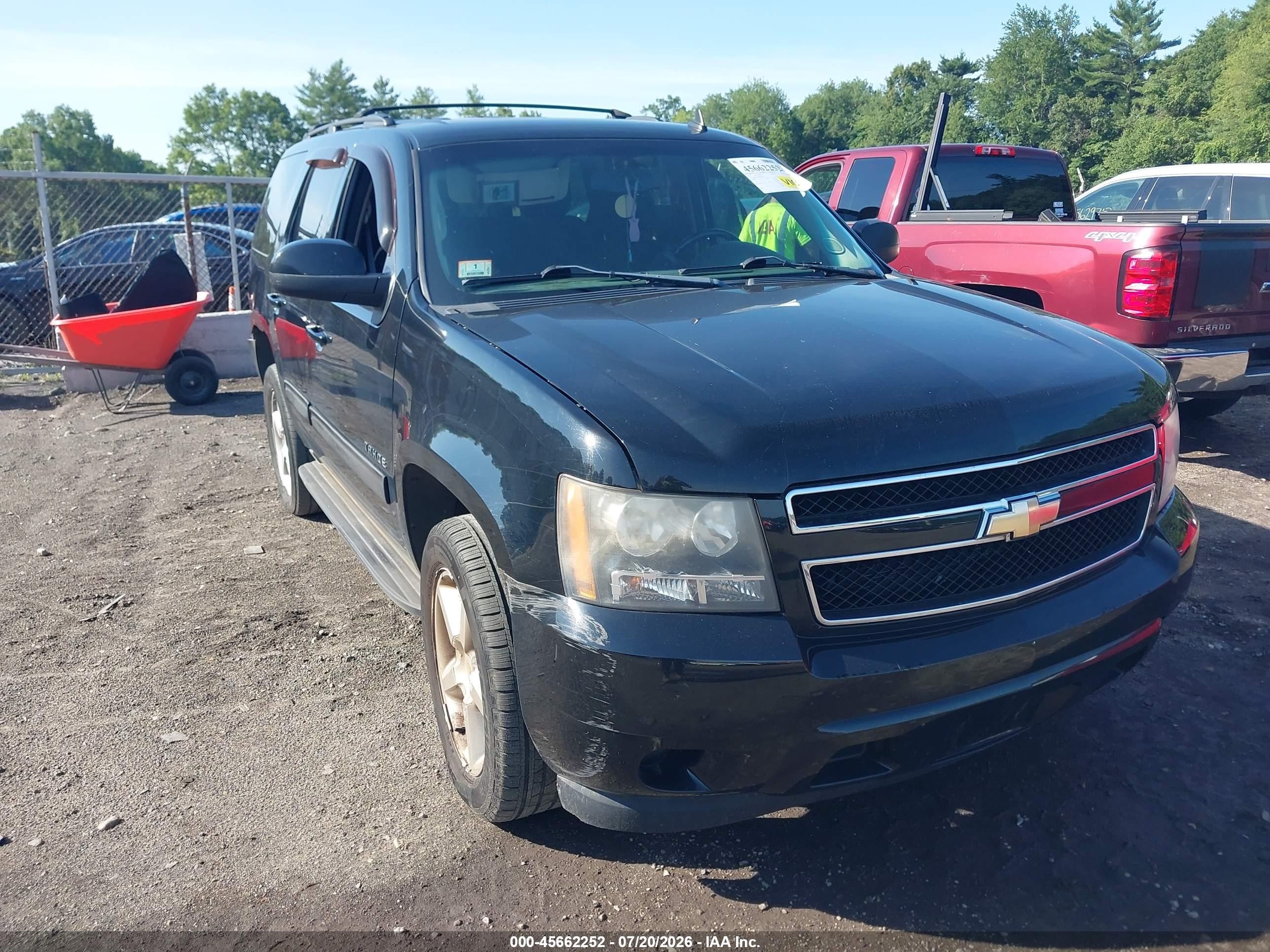 2011 Chevrolet Tahoe LS, VIN 1GNSKAE02BR248368 — Side