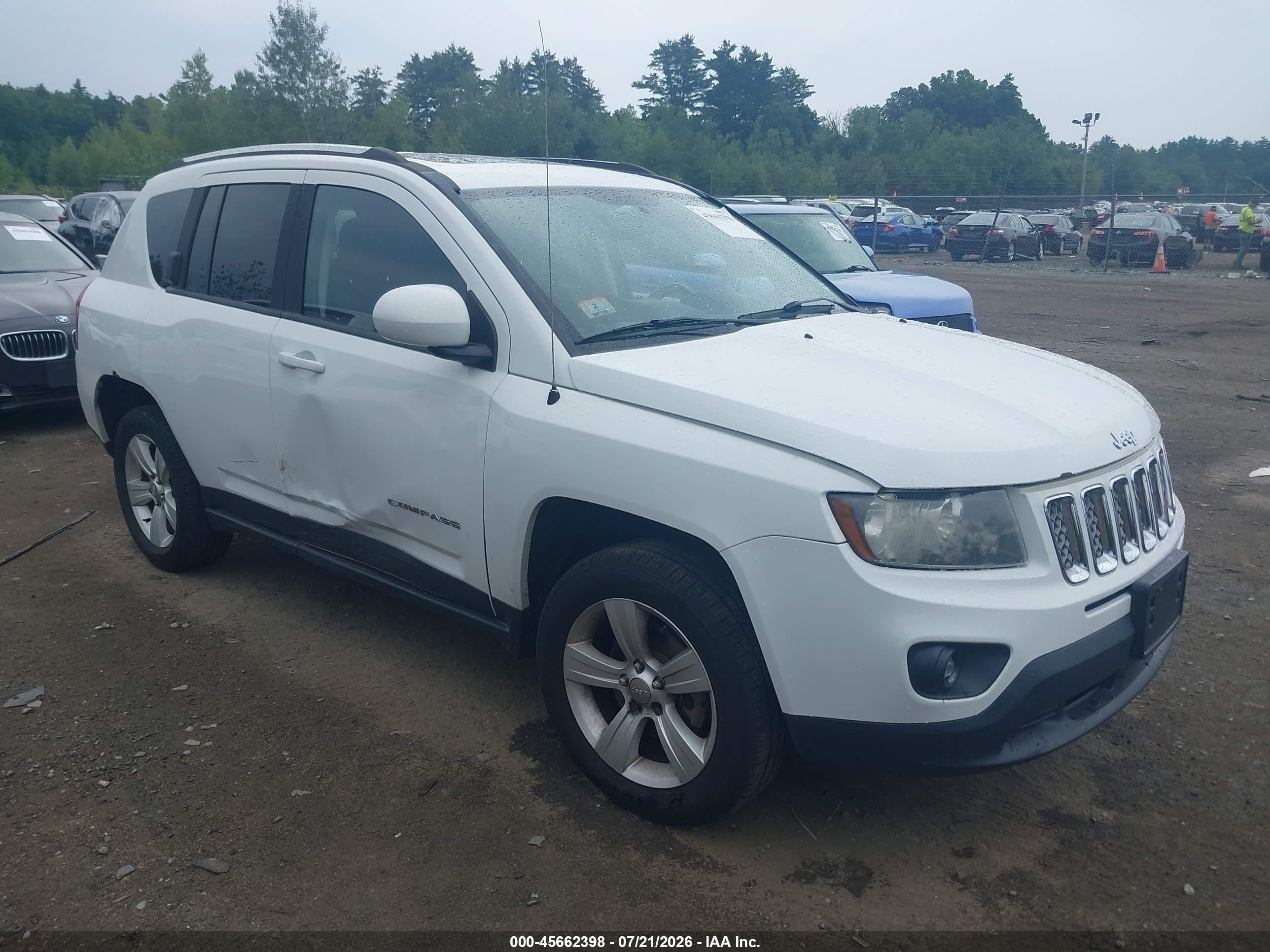 2014 Jeep Compass Latitude, VIN 1C4NJDEB0ED603261 — Side