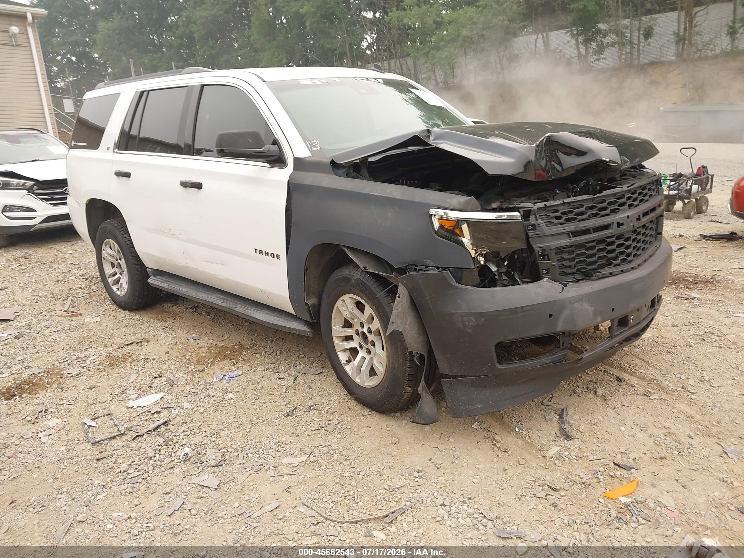 2015 Chevrolet Tahoe LT, VIN 1GNSKBKC3FR295693 — Front end