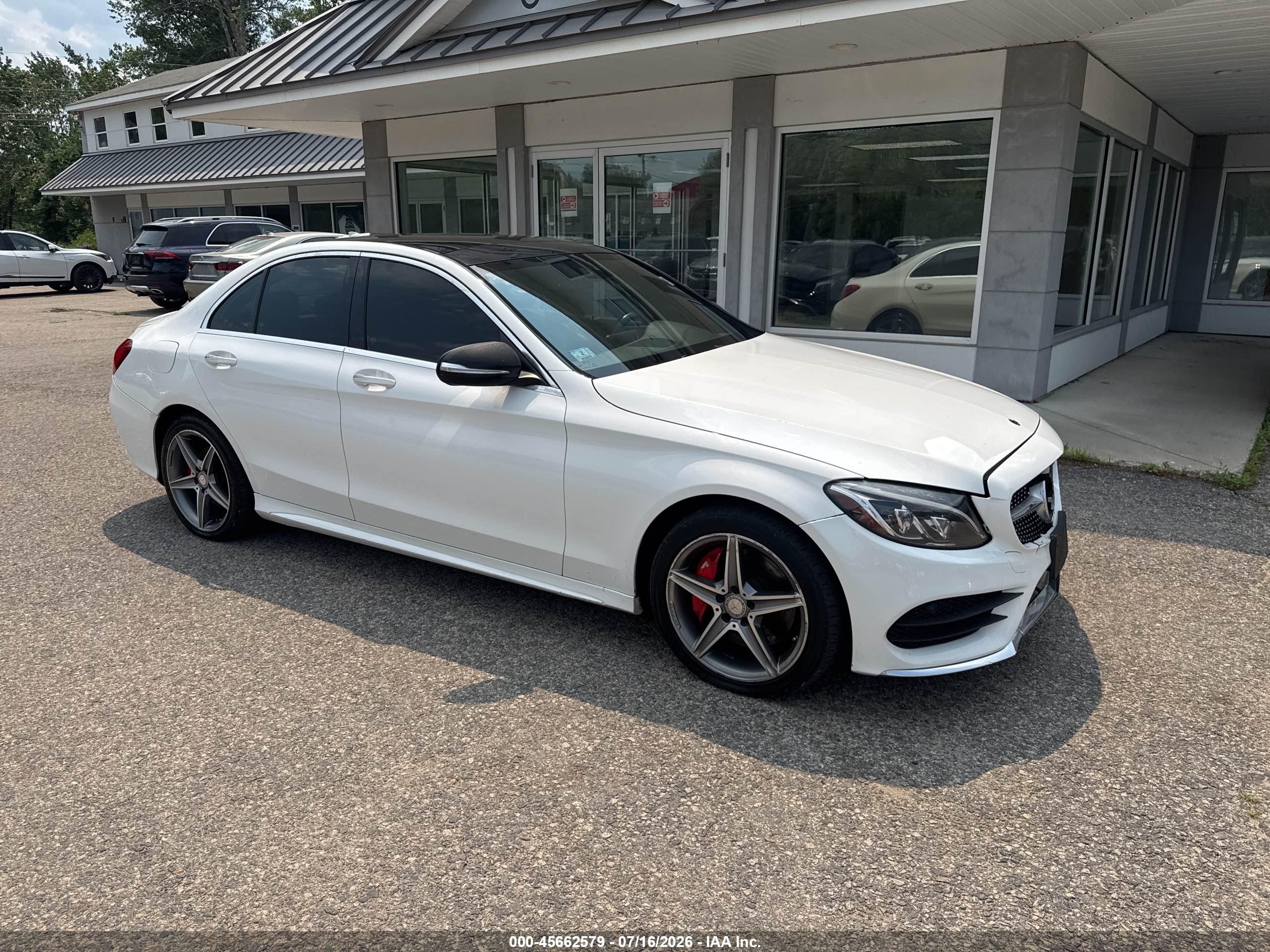 2015 Mercedes-Benz C 300, VIN 55SWF4KB9FU000313 — Normal wear
