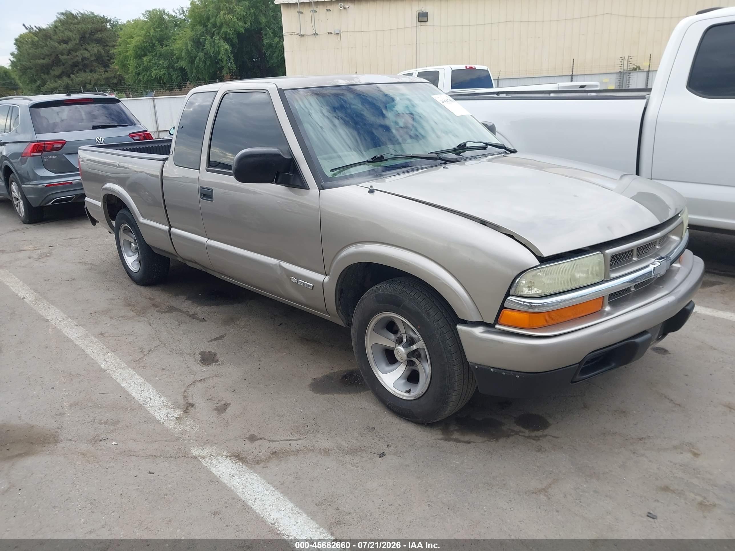 2003 Chevrolet S-10 LS, VIN 1GCCS19X538274071 — Side