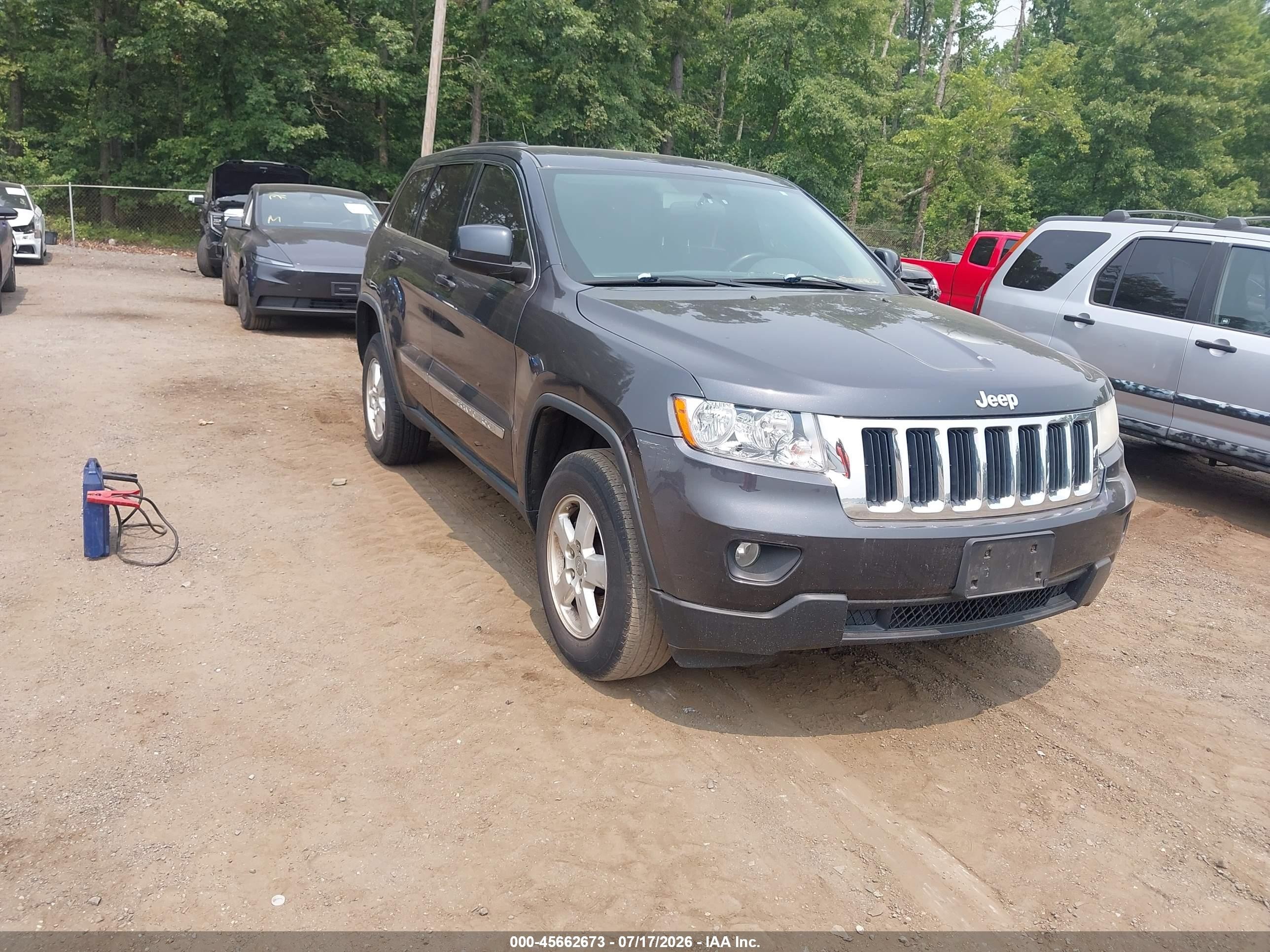 2013 Jeep Grand Cherokee Laredo, VIN 1C4RJFAG3DC587608 — Normal wear