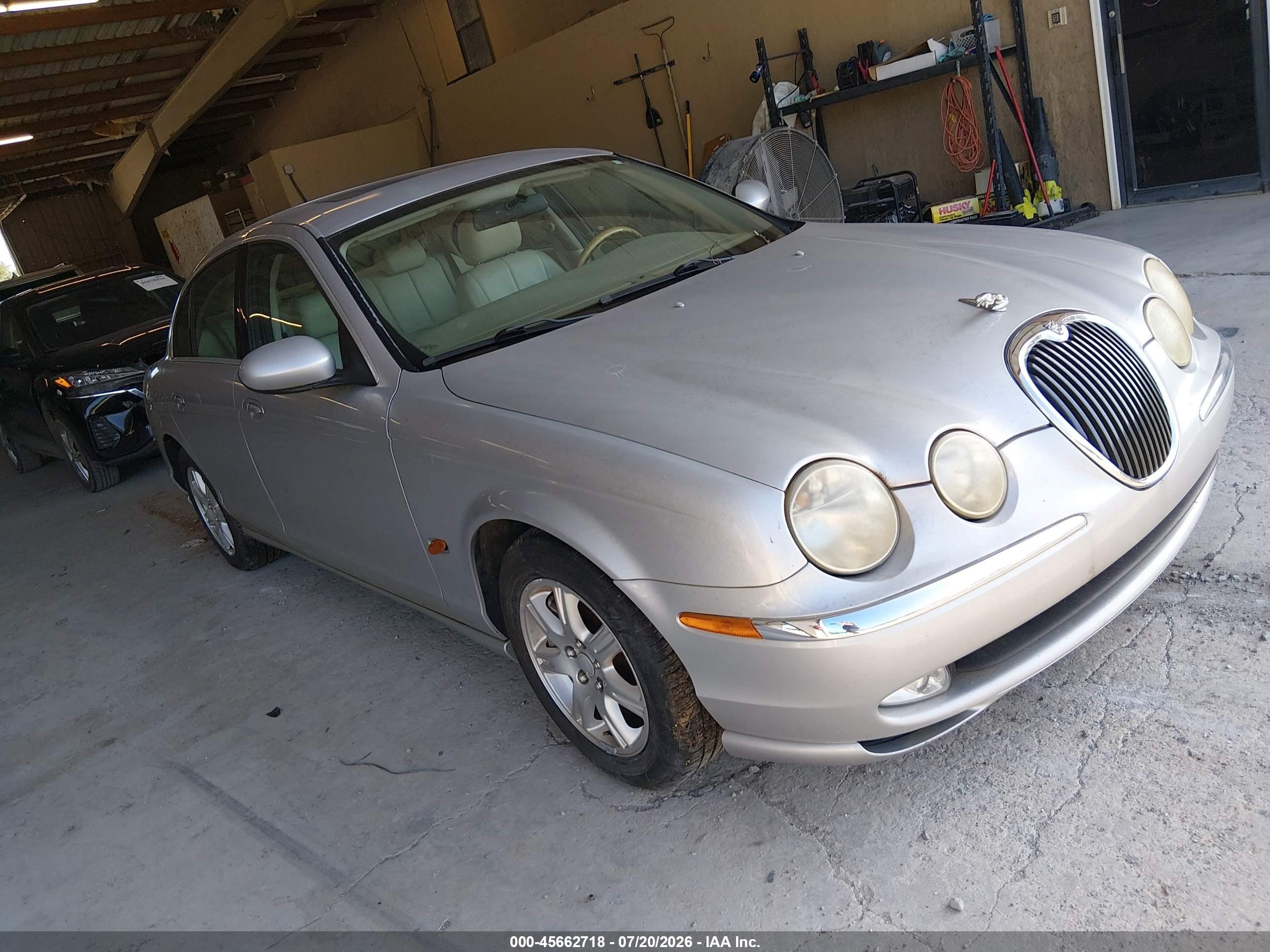 2004 Jaguar S-Type, VIN SAJEA01T24FN10544 — Normal wear