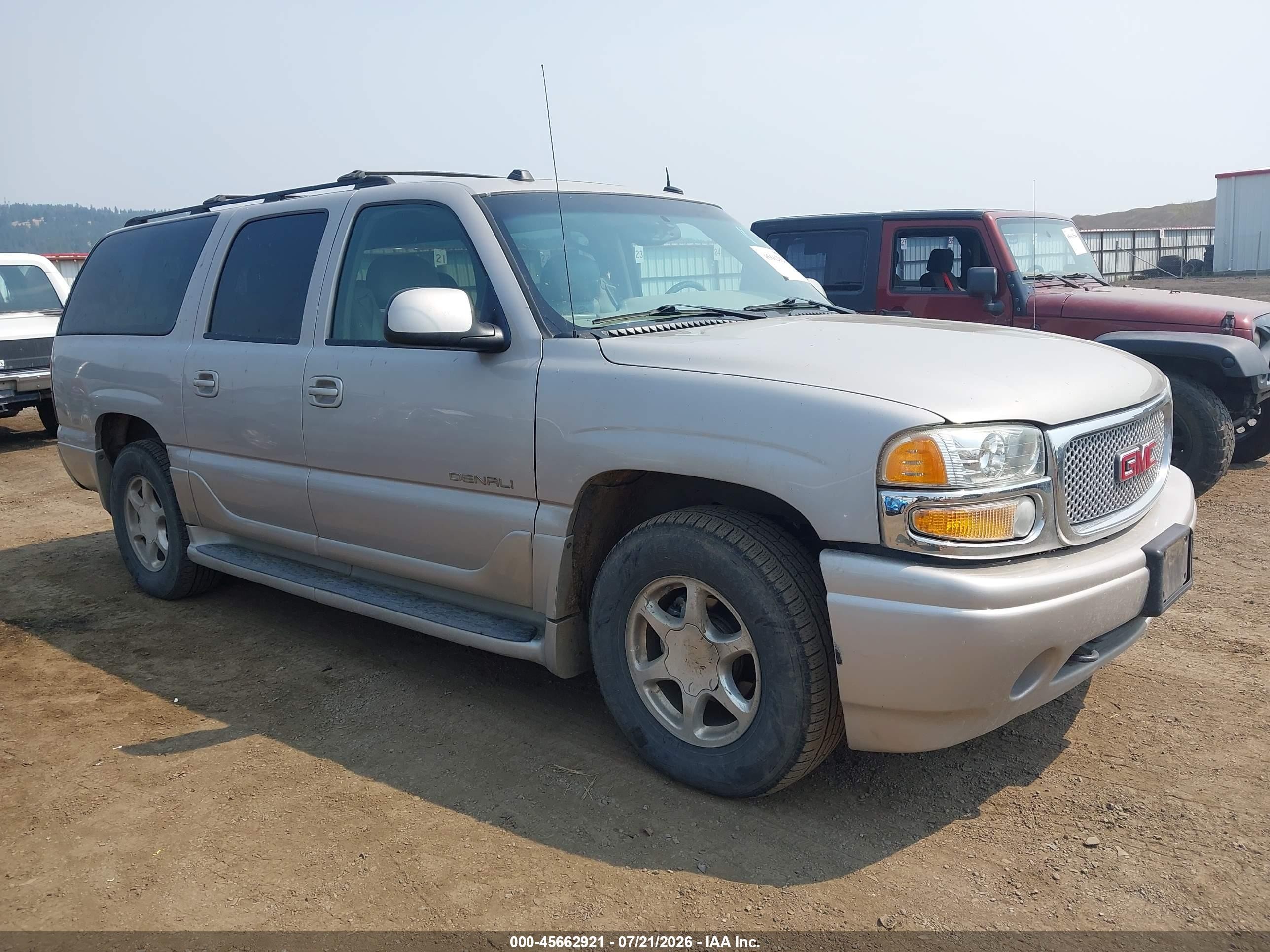 2004 GMC Yukon XL, VIN 1GKFK66U04J206358 — Normal wear