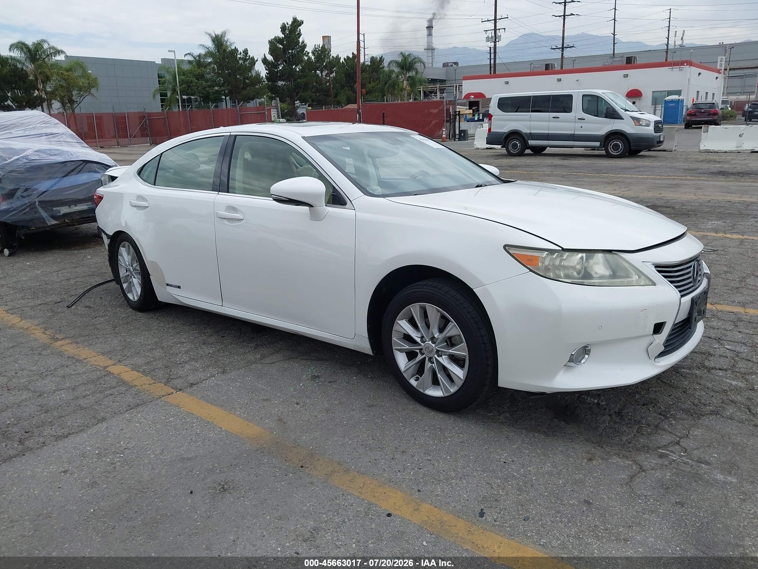 2014 Lexus ES 300h, VIN JTHBW1GG2E2066026 — Side