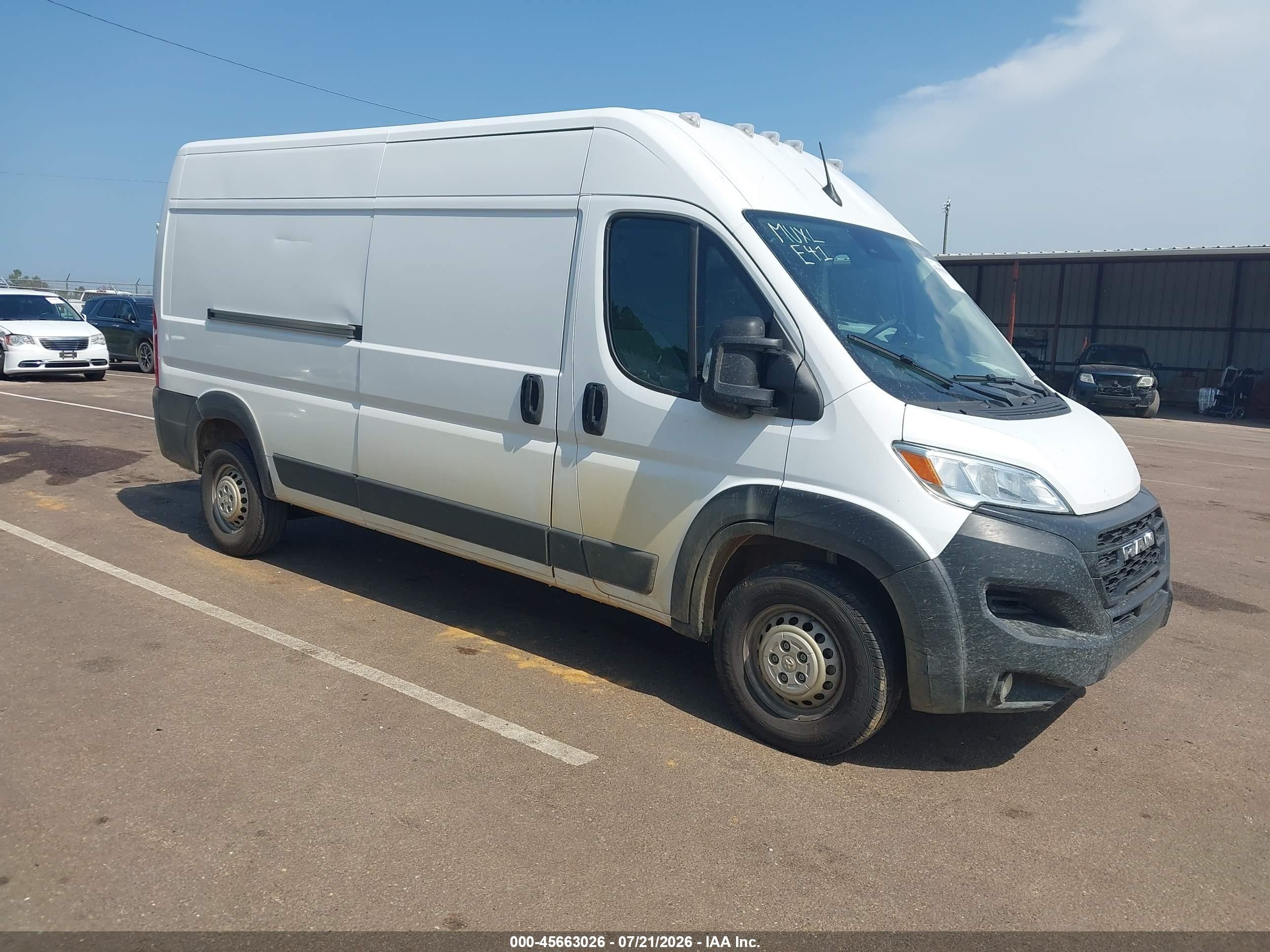2026 Ram ProMaster Cargo Tradesman, VIN 3C6LRVDG8TE175137 — Бок