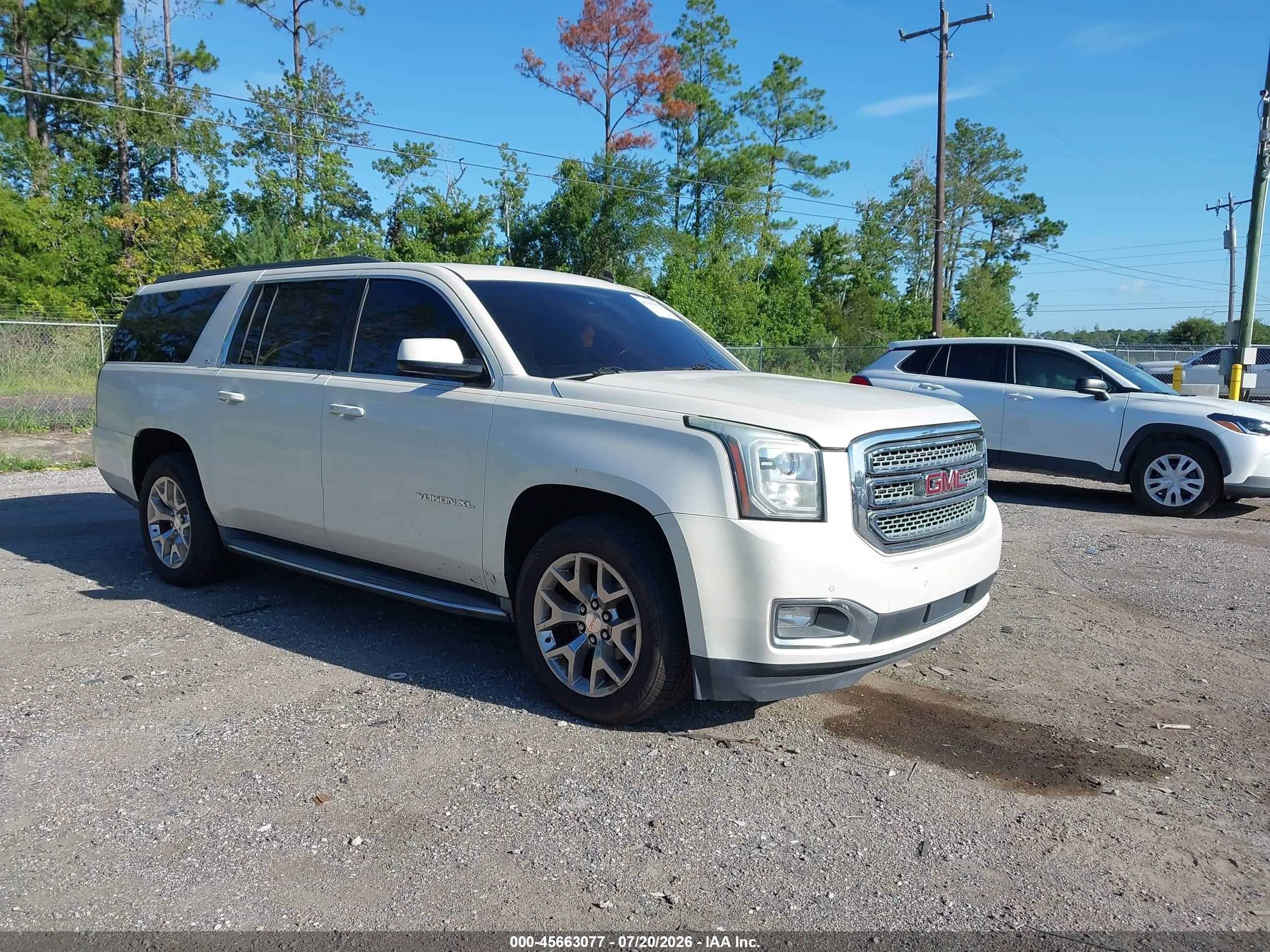 2015 GMC Yukon XL SLT, VIN 1GKS2HKC6FR234936 — Normal wear