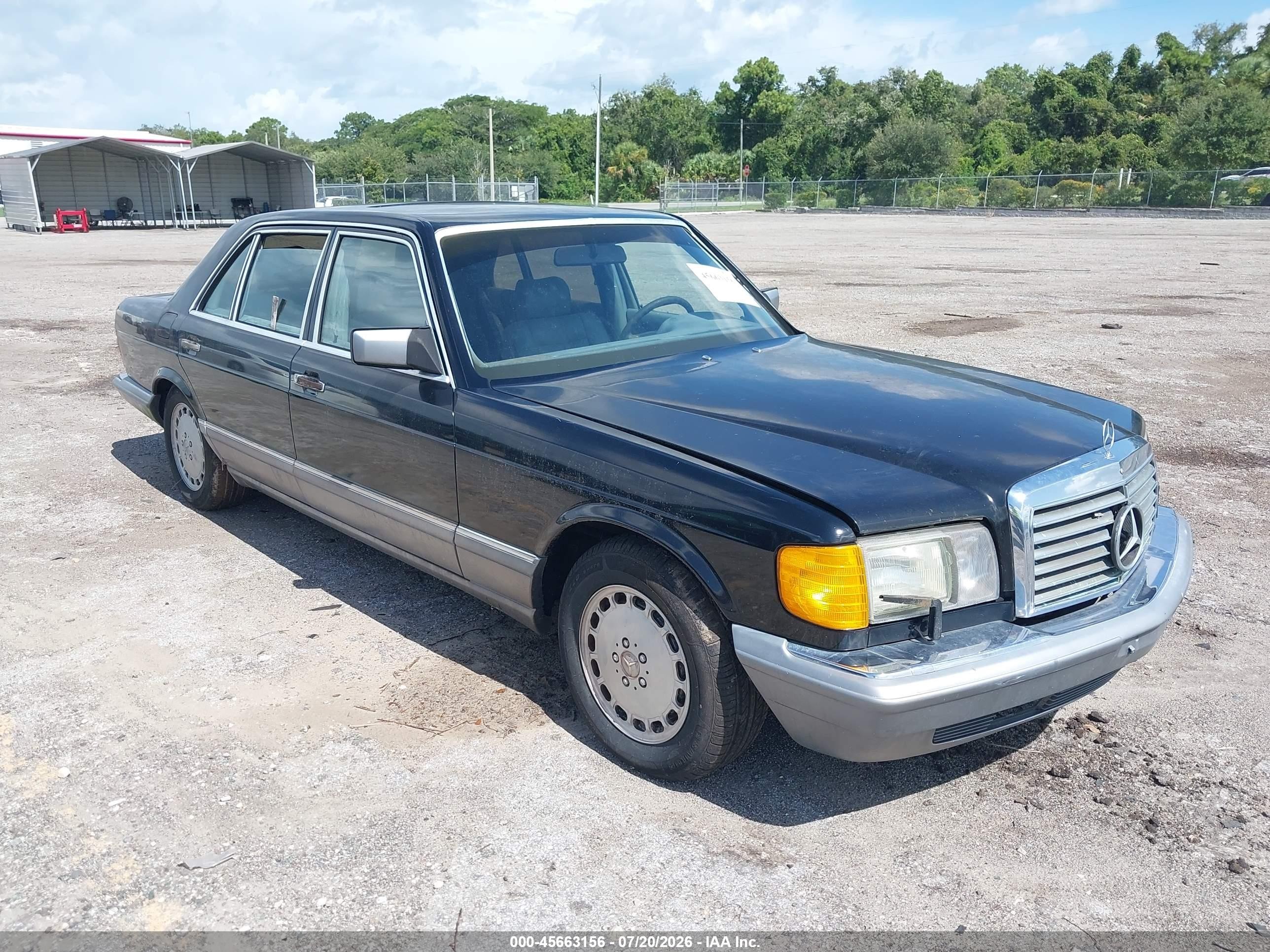 1991 Mercedes-Benz 560, VIN WDBCA39EXMA602879 — Normal wear