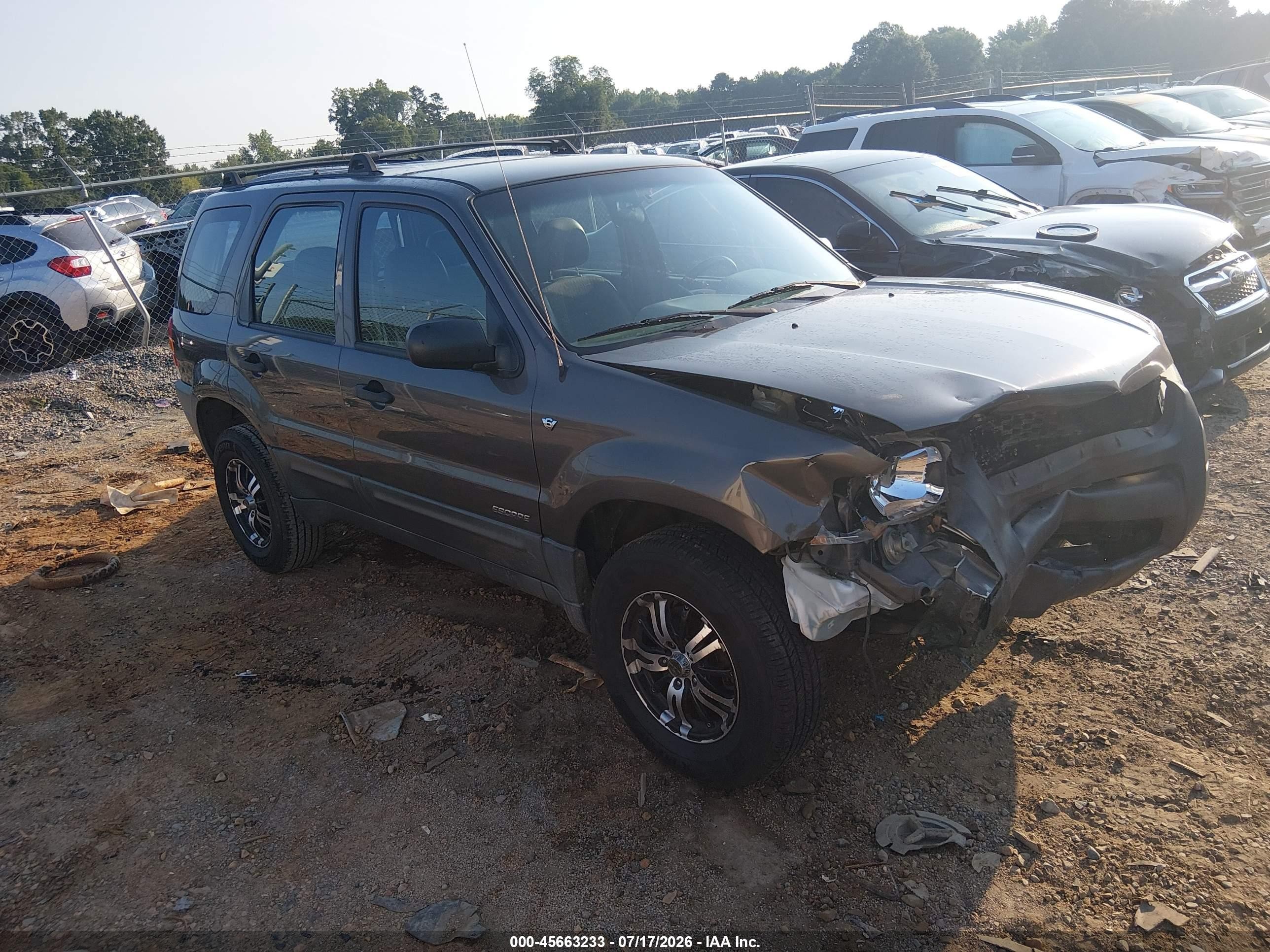 2002 Ford Escape XLS Choice, VIN 1FMYU01102KC15248 — Перед