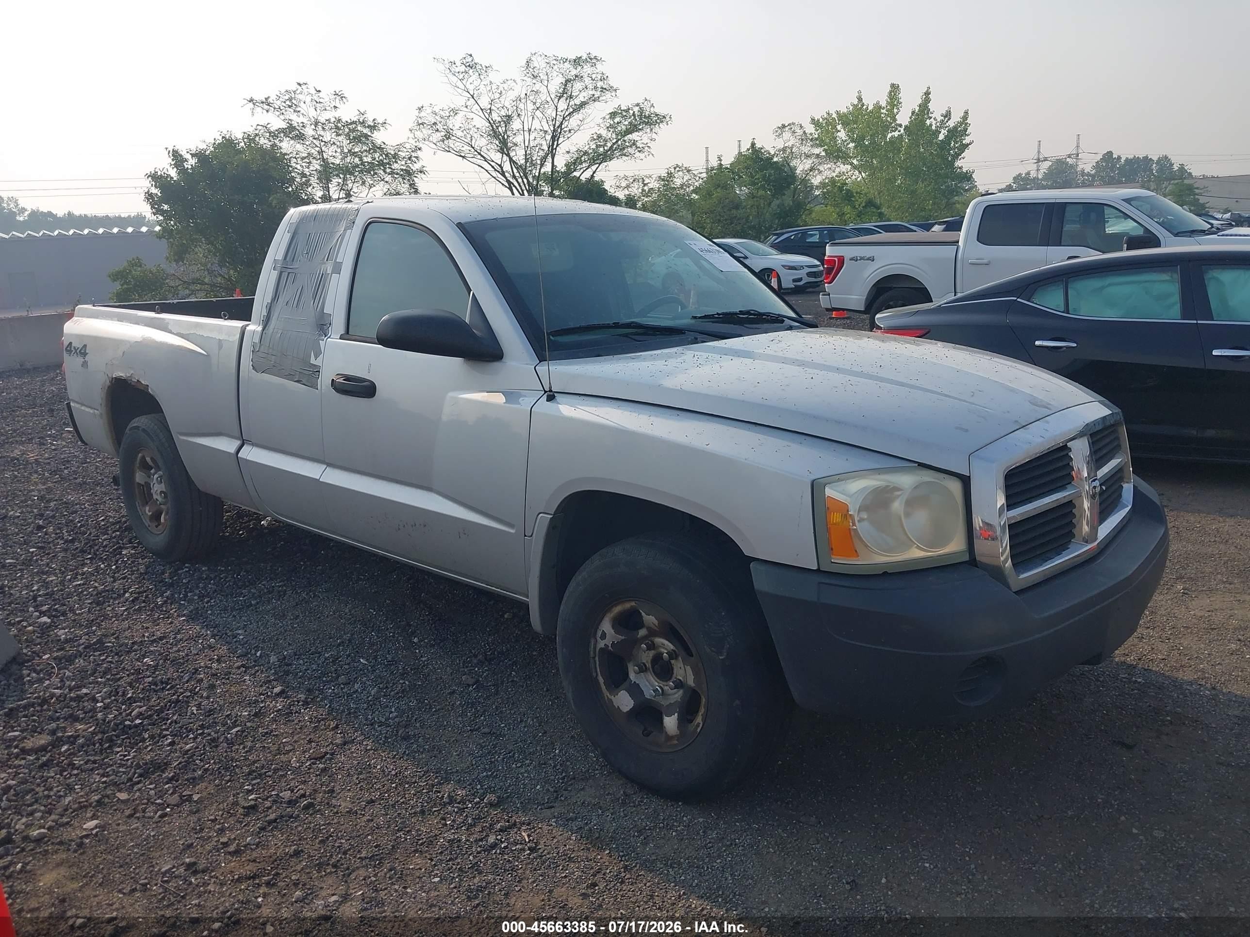 2005 Dodge Dakota ST, VIN 1D7HW22K35S177476 — Normal wear