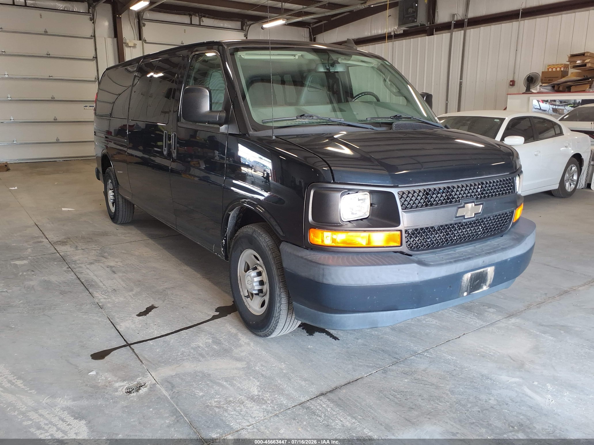 2017 Chevrolet Express Passenger LS, VIN 1GAZGNFG6H1293678 — Normal wear