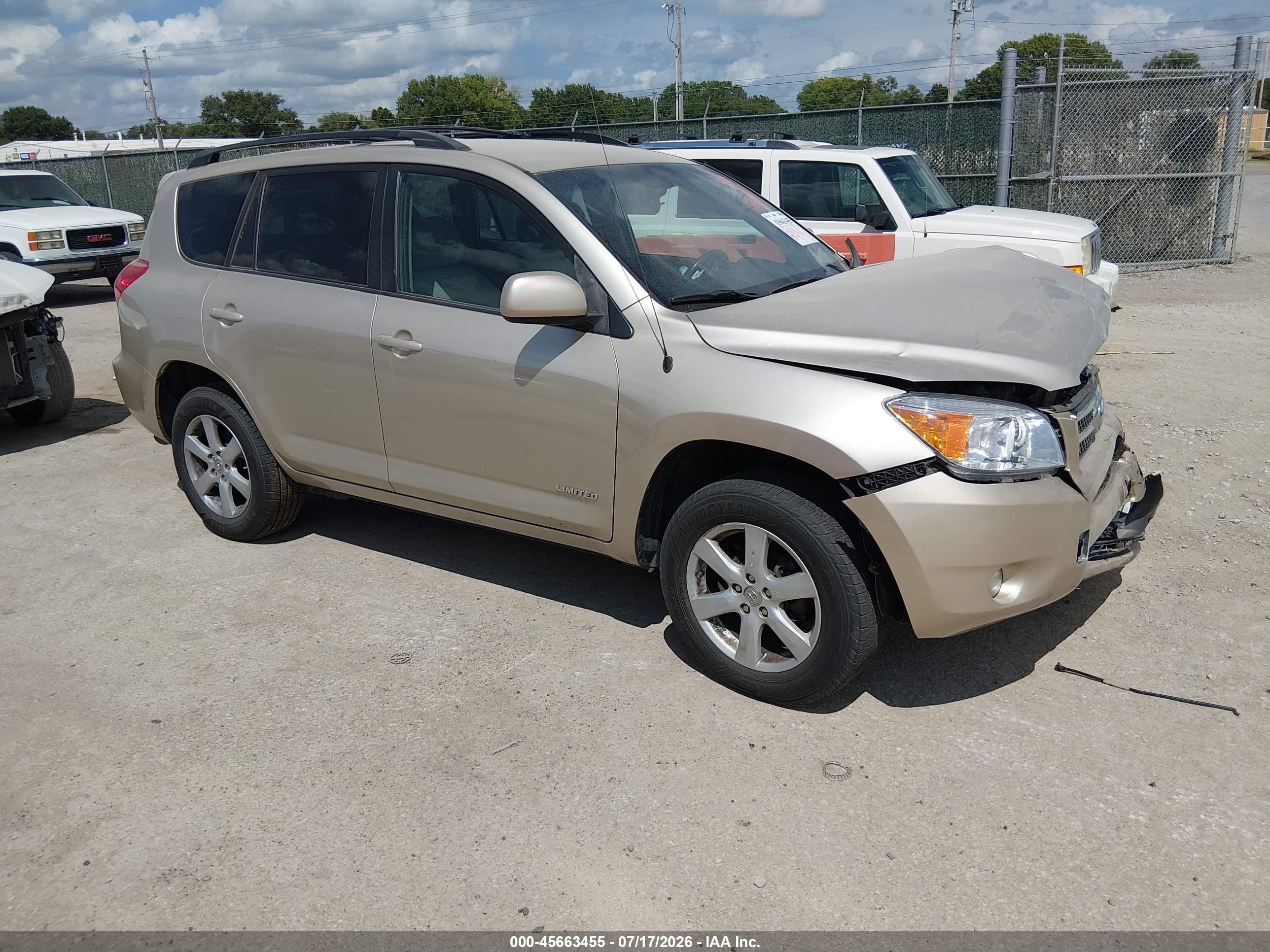 2008 Toyota RAV4 Limited, VIN JTMBD31V086081762 — Front end