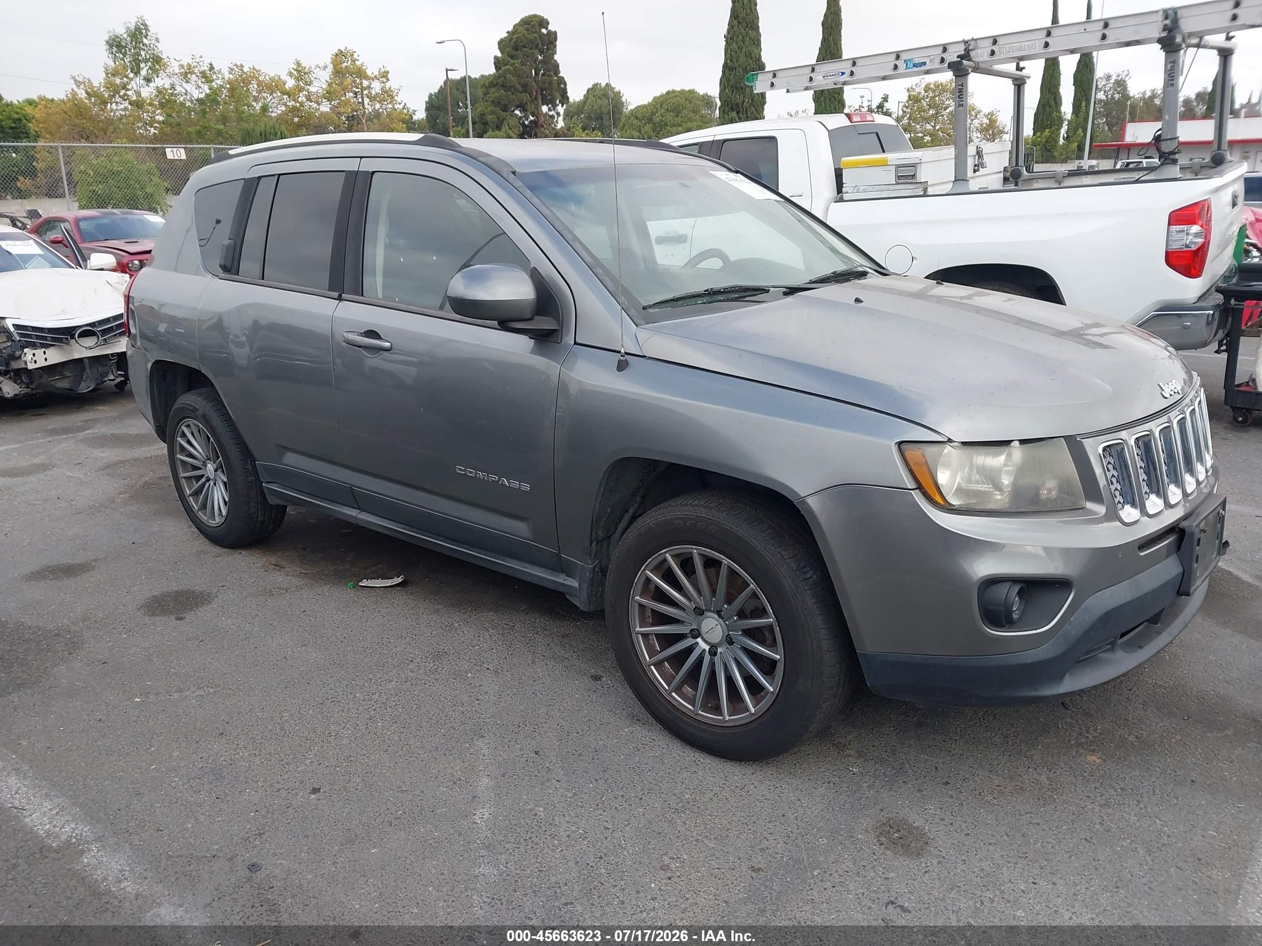 2014 Jeep Compass High Altitude, VIN 1C4NJCEA7ED562922 — Перед